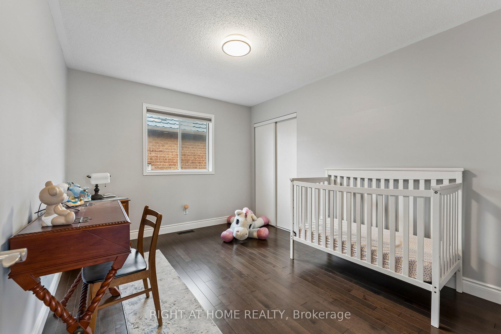 Photo 31 of 39 Banner Road, Brampton, Brampton West — HOMEH