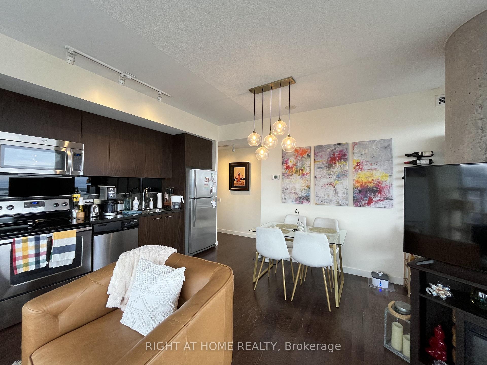 Photo 8 of Unit 1708, 70 Distillery Lane, Toronto, Waterfront Communities — HOMEH
