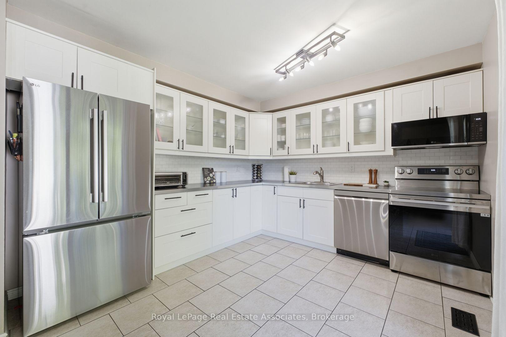 Photo 10 of 2 Wedgewood Avenue, Hamilton, Vincent — HOMEH