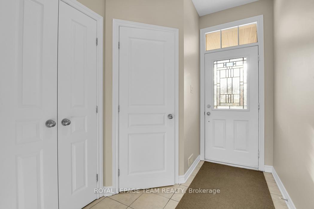Photo 4 of 541 Salzburg Drive, Ottawa, Notting Hill/Summerside — HOMEH