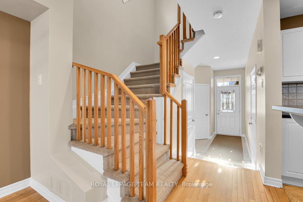 Photo 5 of 541 Salzburg Drive, Ottawa, Notting Hill/Summerside — HOMEH