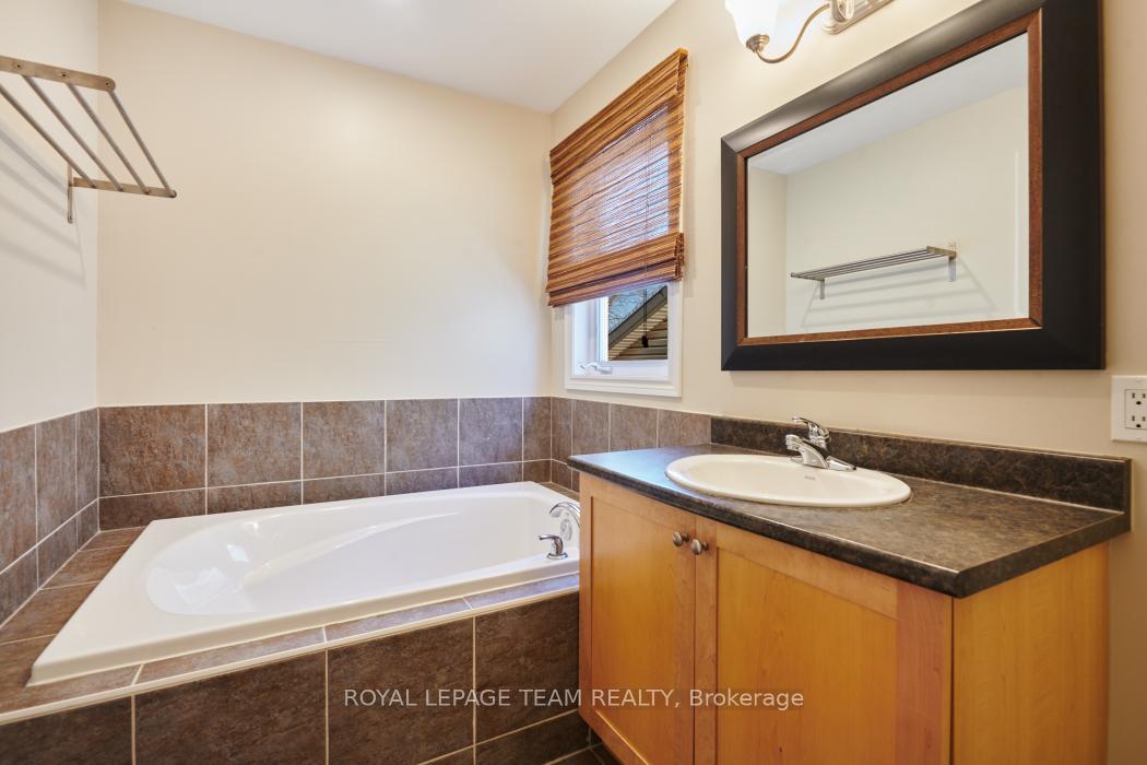 Photo 23 of 541 Salzburg Drive, Ottawa, Notting Hill/Summerside — HOMEH