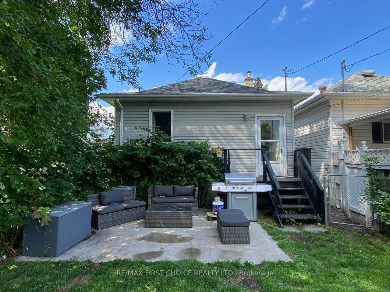 Photo 2 of 822 Pruden Street, Thunder Bay, McKeller Park — HOMEH