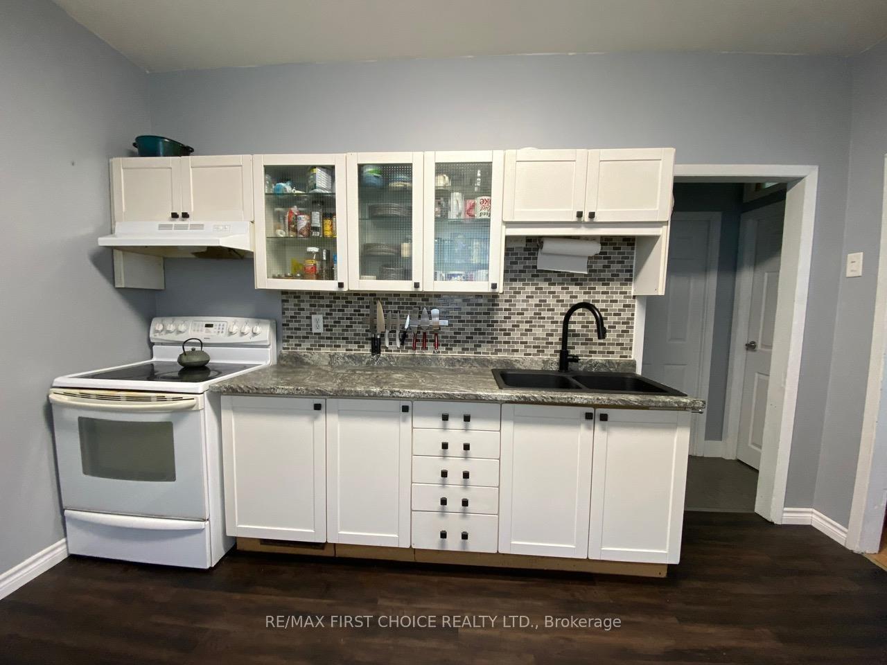 Photo 3 of 822 Pruden Street, Thunder Bay, McKeller Park — HOMEH