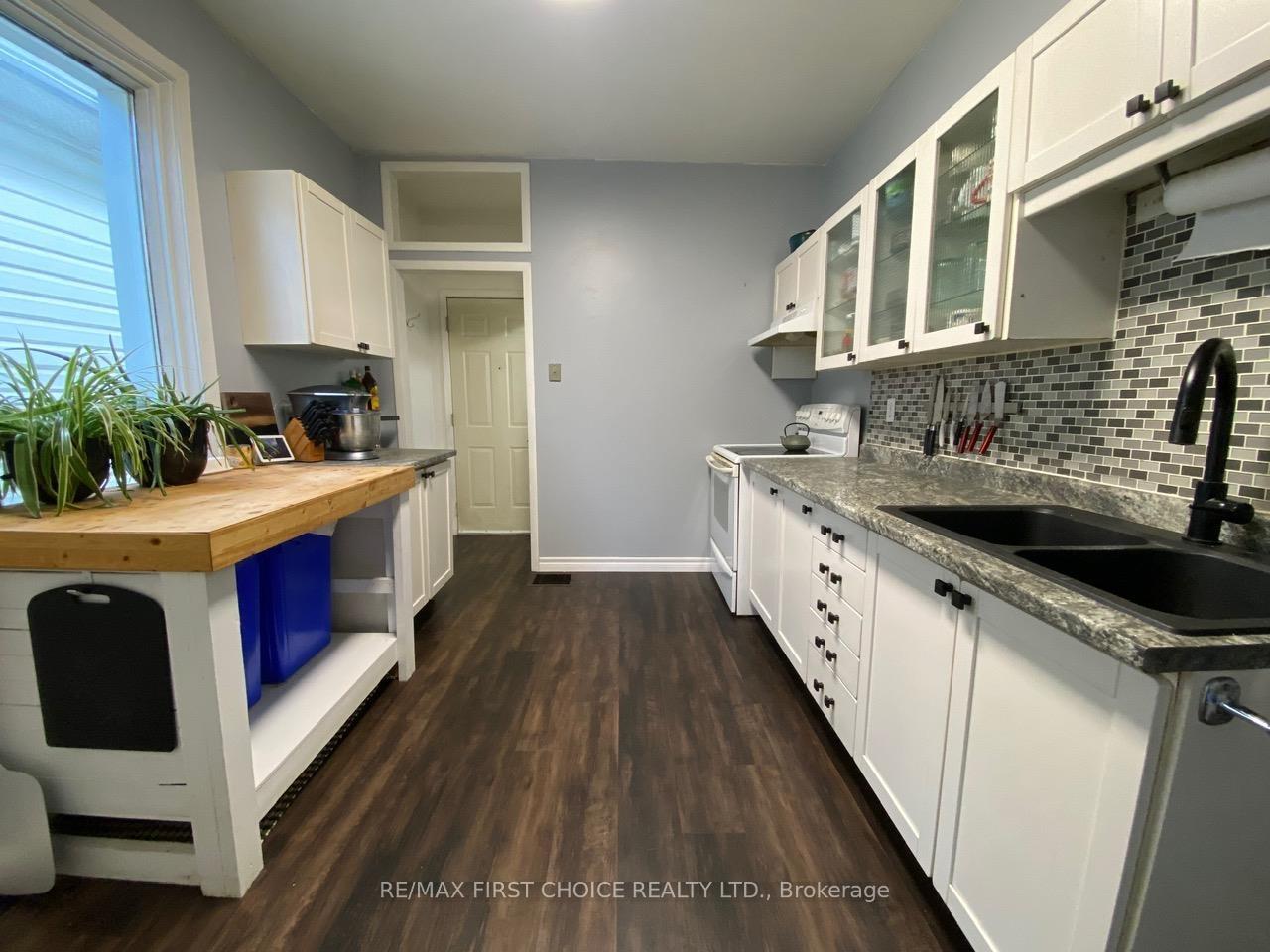 Photo 4 of 822 Pruden Street, Thunder Bay, McKeller Park — HOMEH