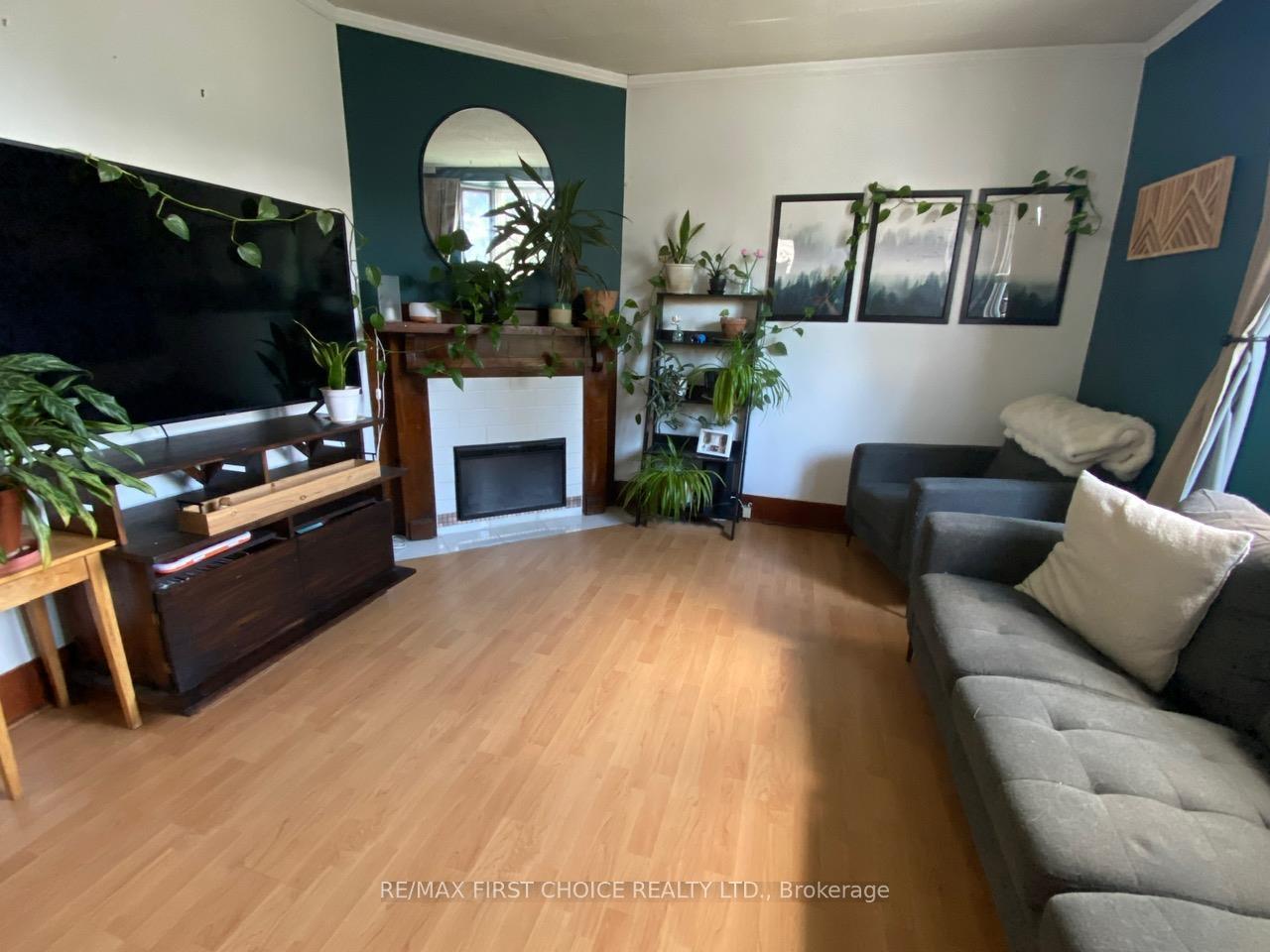 Photo 10 of 822 Pruden Street, Thunder Bay, McKeller Park — HOMEH