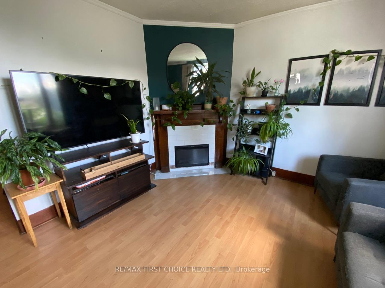 Photo 11 of 822 Pruden Street, Thunder Bay, McKeller Park — HOMEH