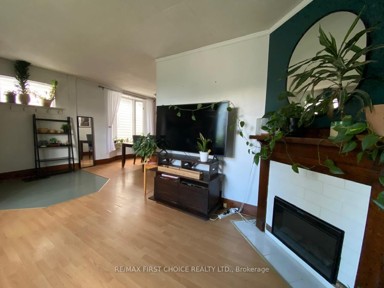 Photo 12 of 822 Pruden Street, Thunder Bay, McKeller Park — HOMEH