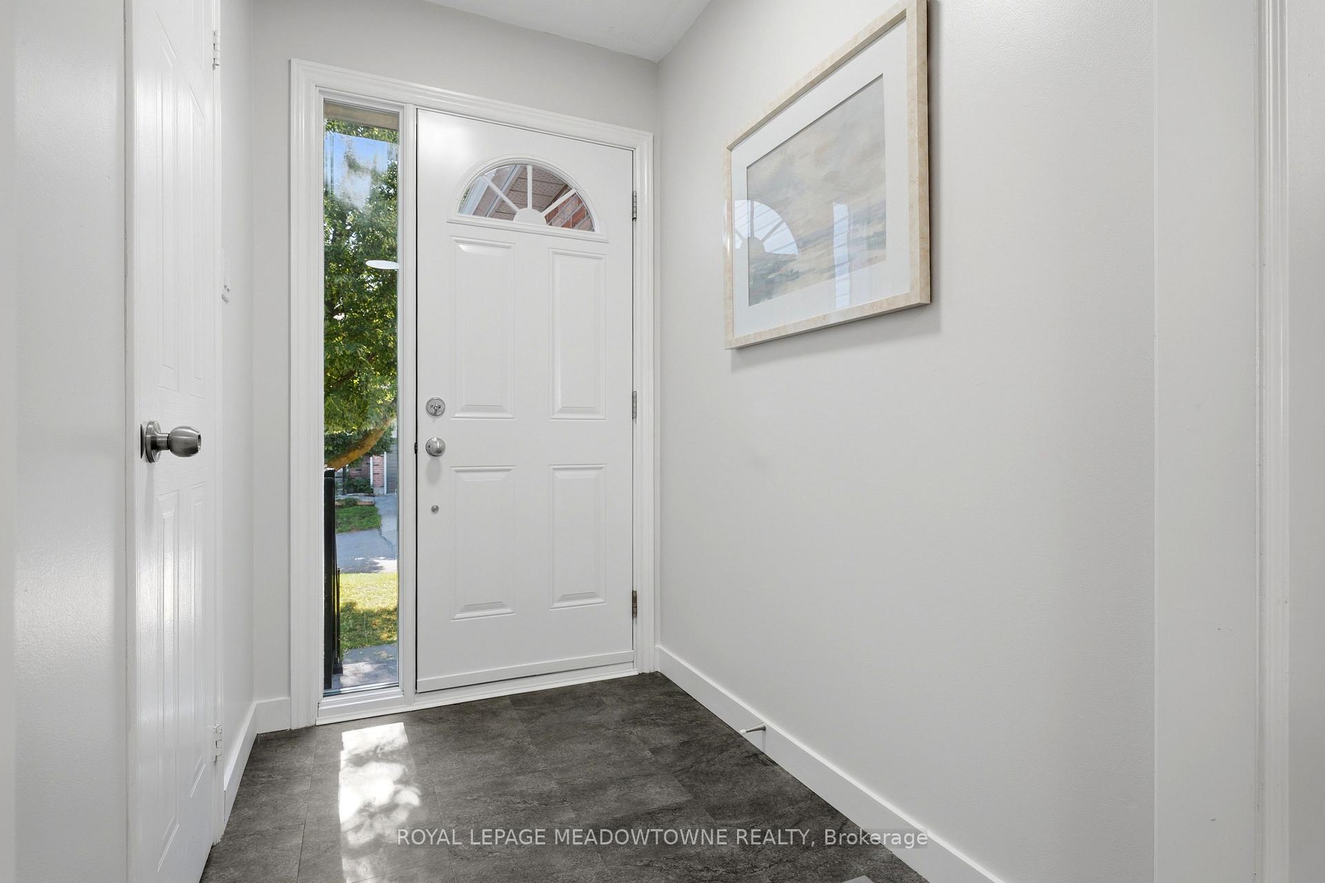 Photo 4 of 3 Brian Lane, Halton Hills, Georgetown — HOMEH