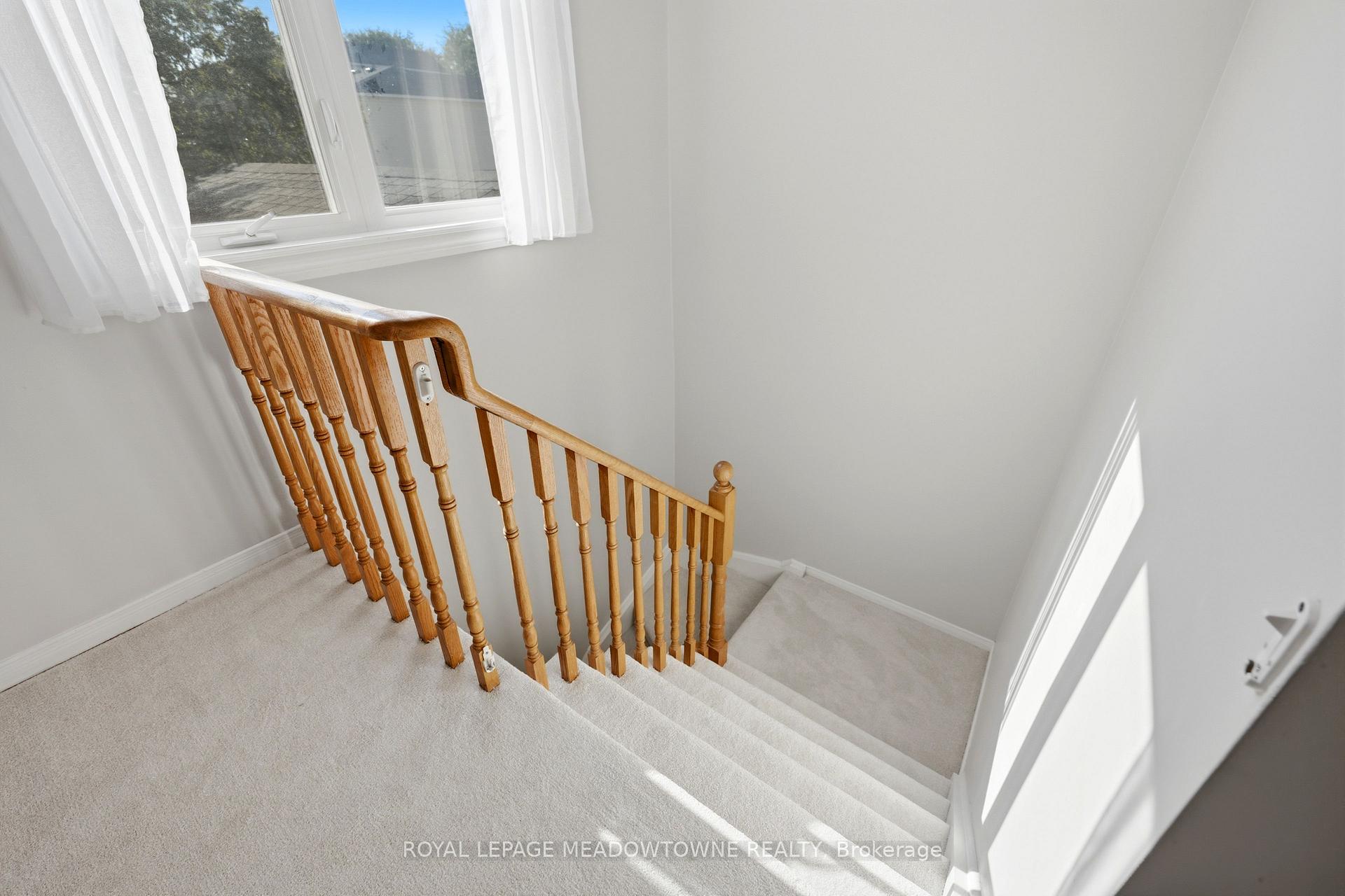 Photo 19 of 3 Brian Lane, Halton Hills, Georgetown — HOMEH