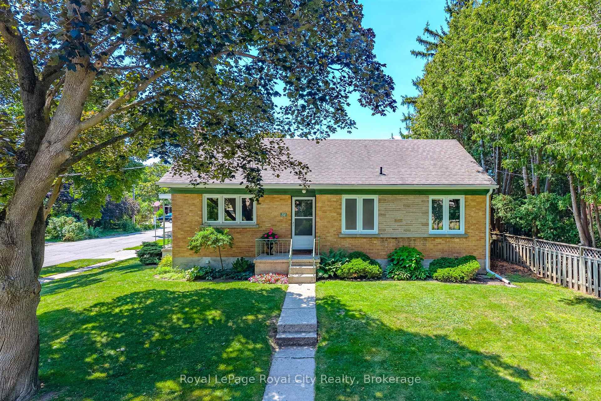Photo 1 of 31 Torrance Crescent, Guelph, Exhibition Park — HOMEH