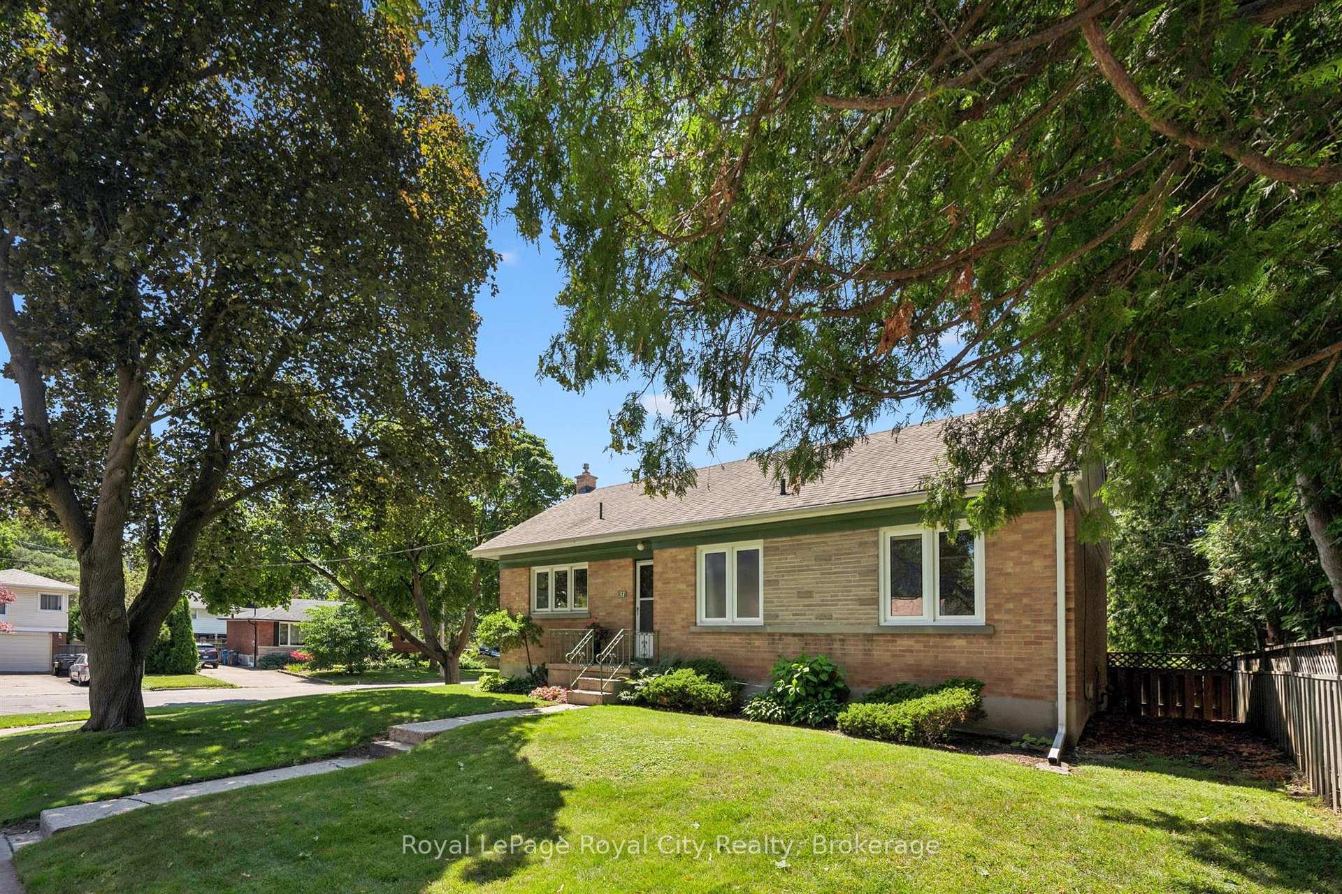 Photo 4 of 31 Torrance Crescent, Guelph, Exhibition Park — HOMEH