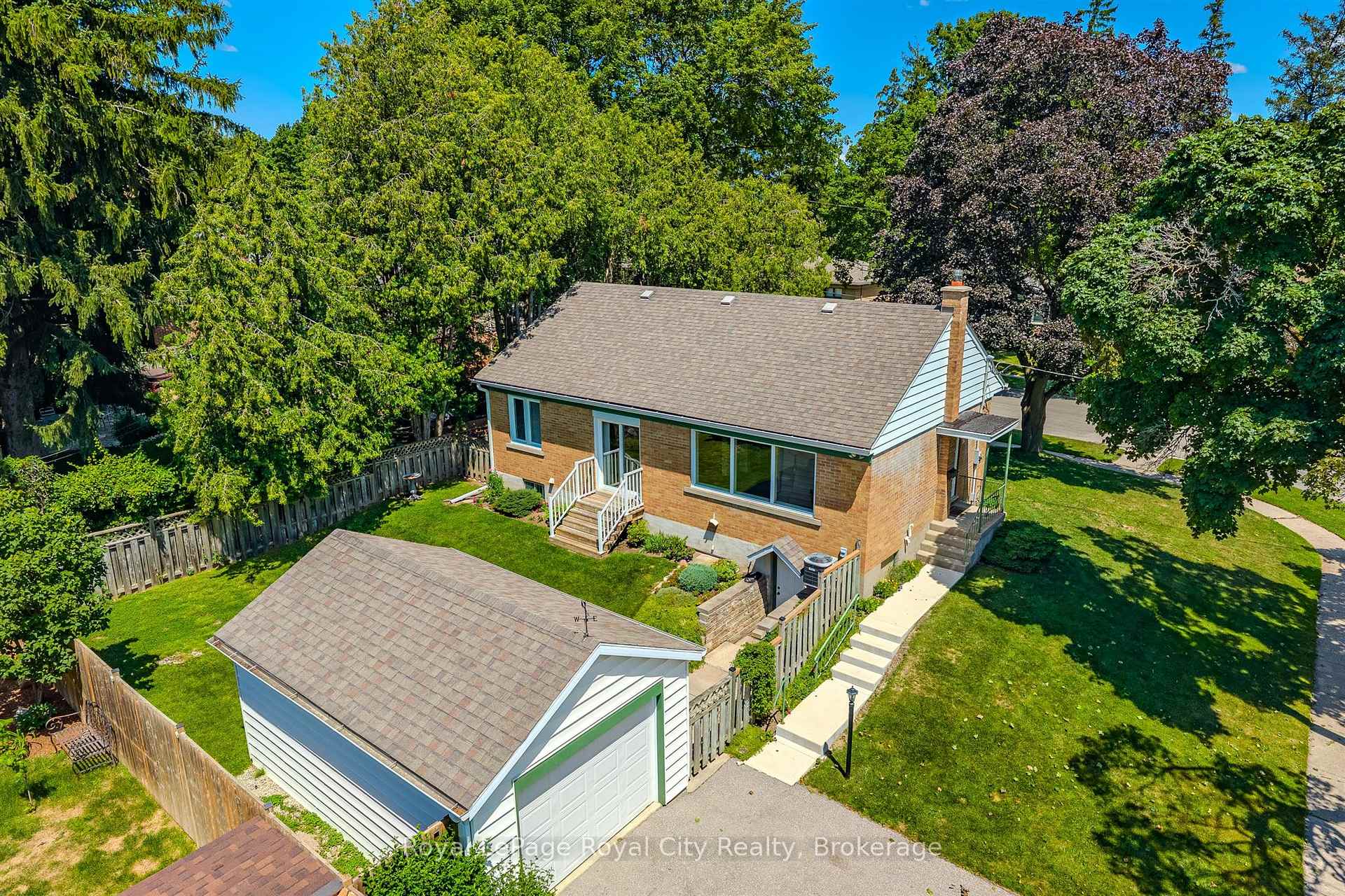 Photo 5 of 31 Torrance Crescent, Guelph, Exhibition Park — HOMEH