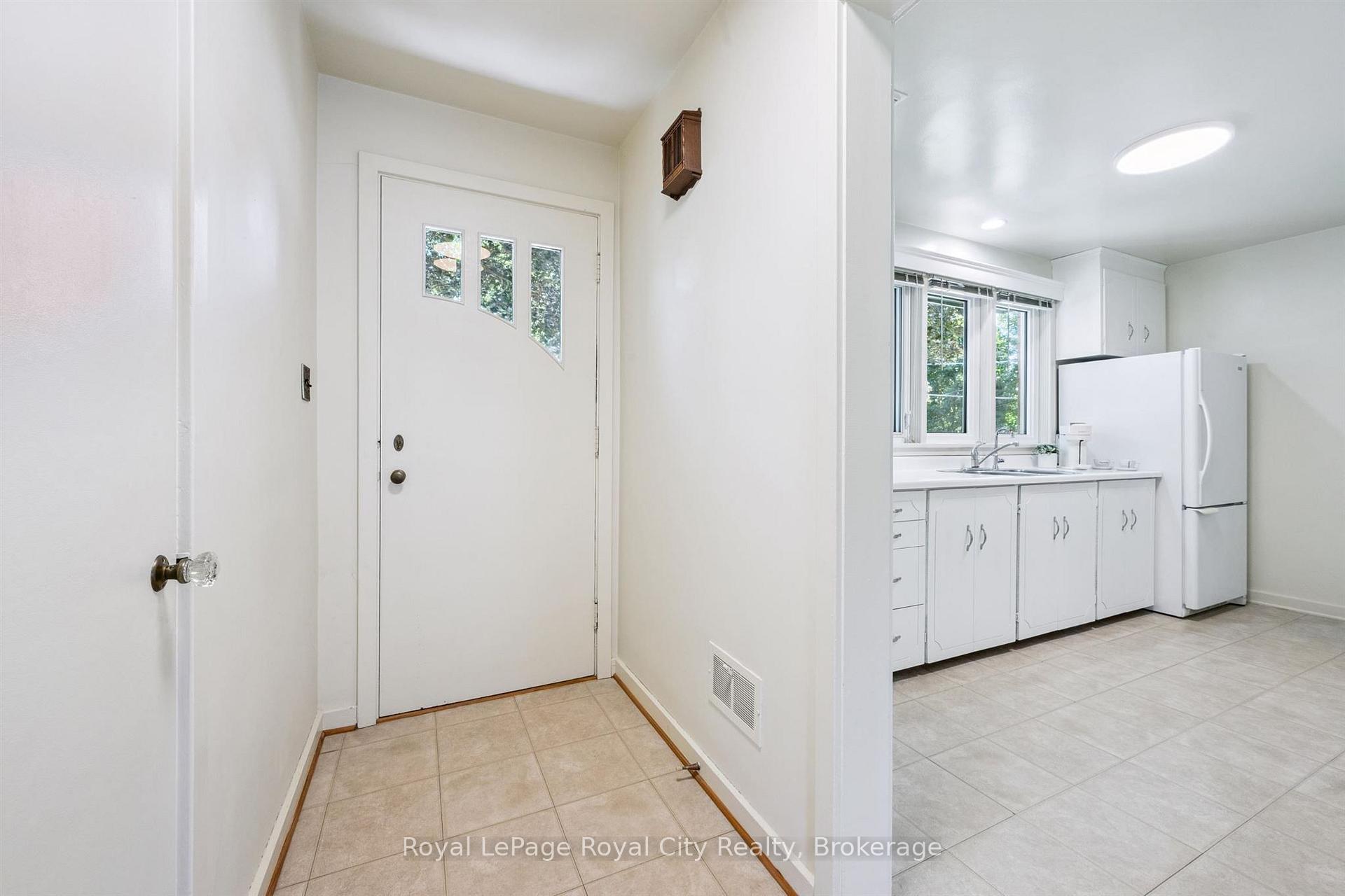 Photo 7 of 31 Torrance Crescent, Guelph, Exhibition Park — HOMEH