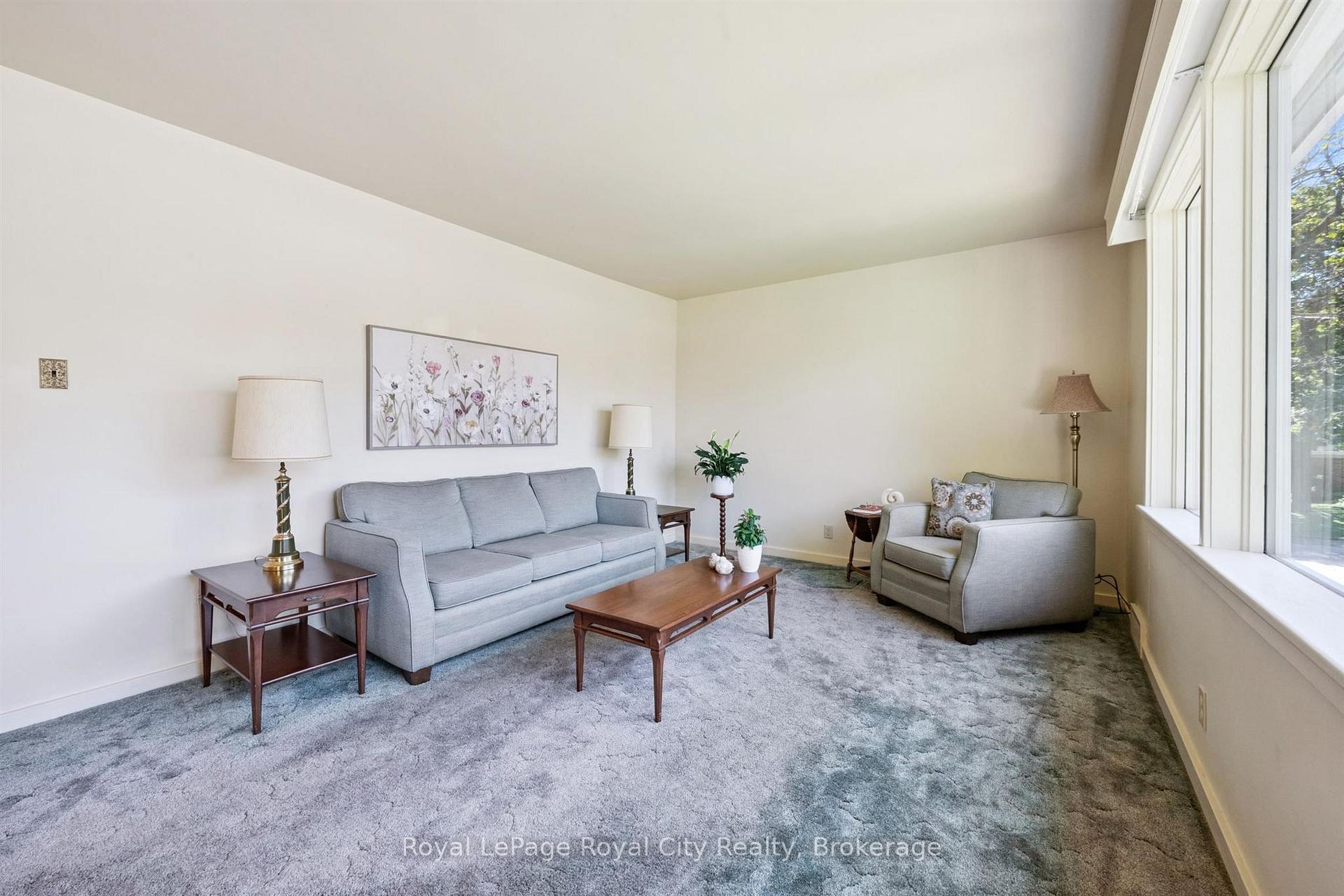 Photo 9 of 31 Torrance Crescent, Guelph, Exhibition Park — HOMEH