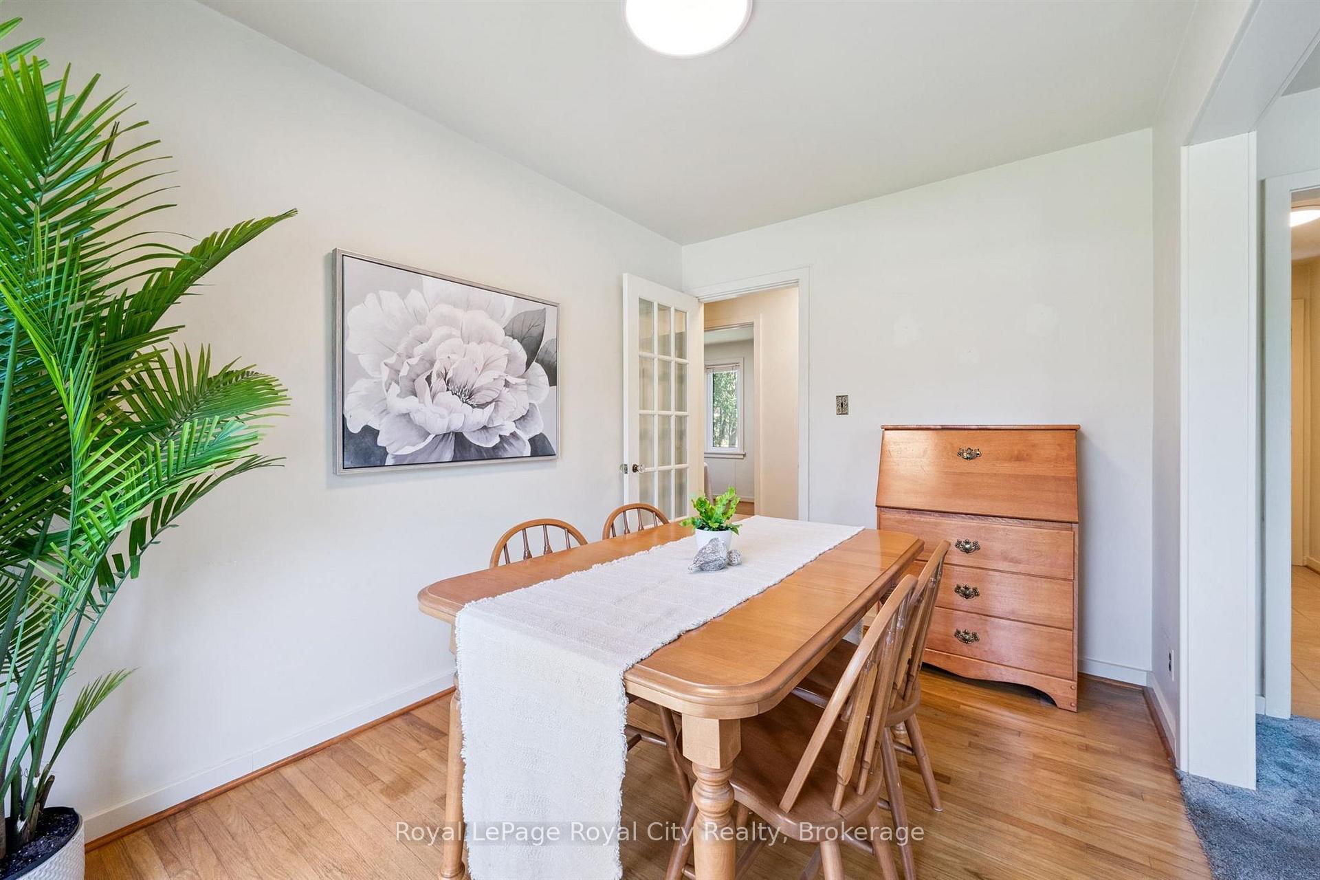 Photo 12 of 31 Torrance Crescent, Guelph, Exhibition Park — HOMEH