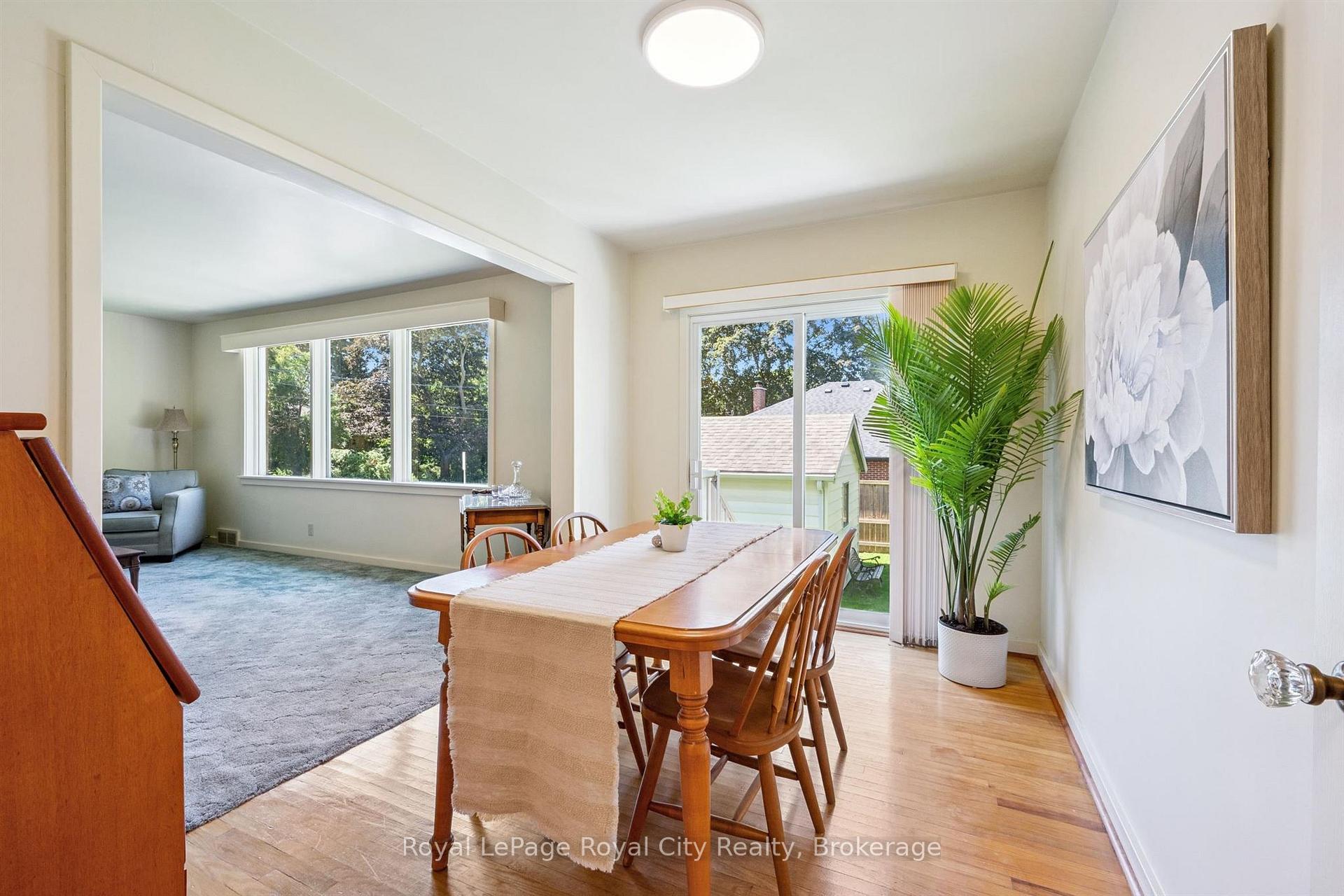 Photo 13 of 31 Torrance Crescent, Guelph, Exhibition Park — HOMEH
