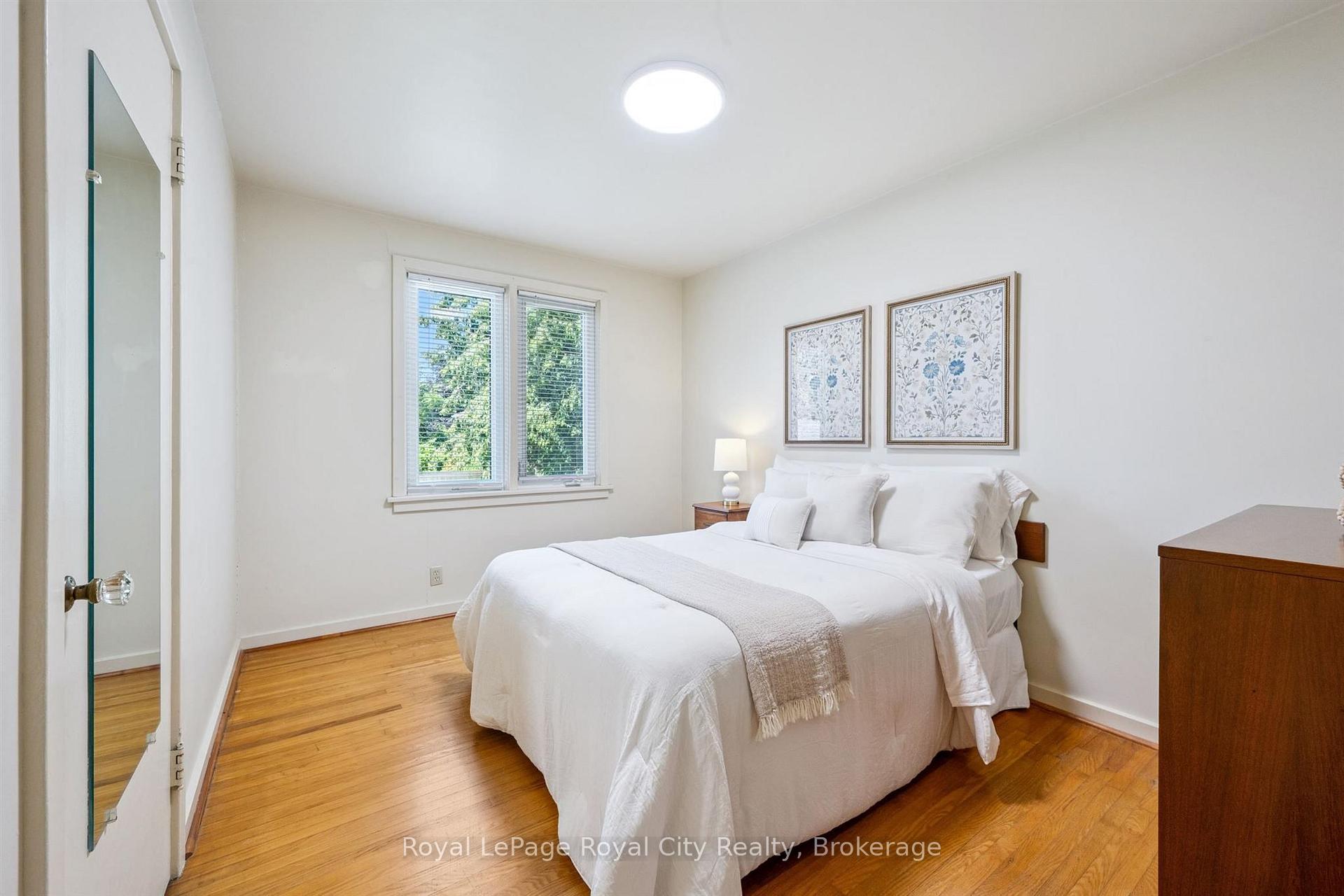 Photo 18 of 31 Torrance Crescent, Guelph, Exhibition Park — HOMEH