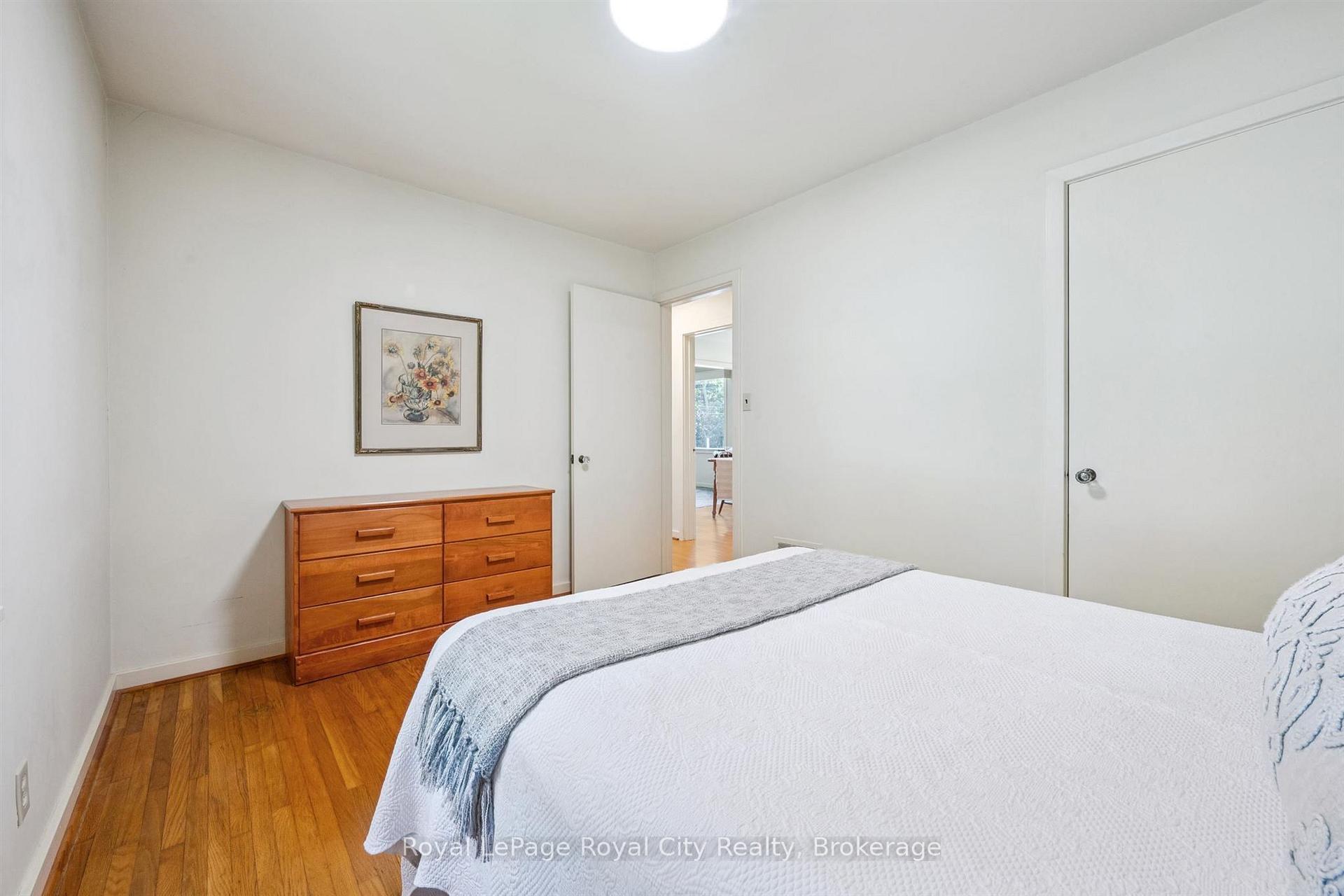 Photo 21 of 31 Torrance Crescent, Guelph, Exhibition Park — HOMEH