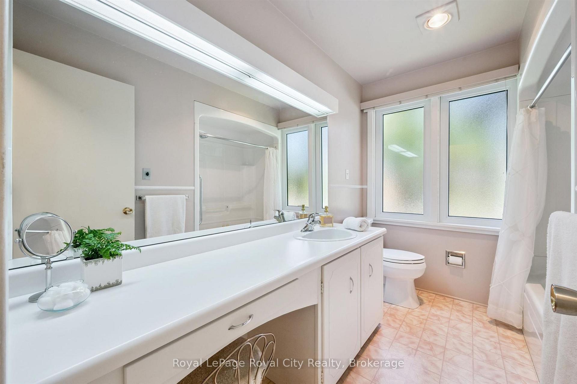 Photo 22 of 31 Torrance Crescent, Guelph, Exhibition Park — HOMEH
