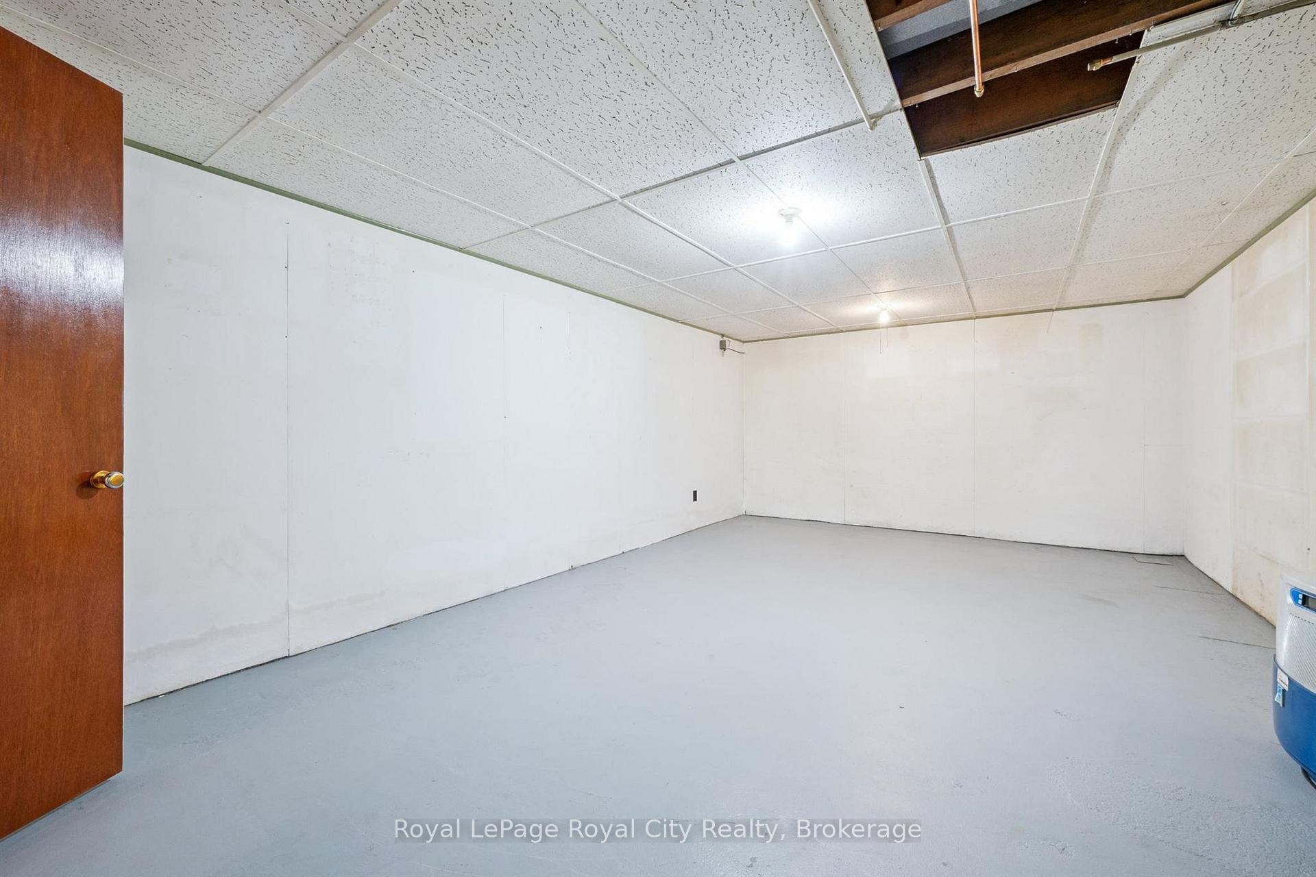 Photo 28 of 31 Torrance Crescent, Guelph, Exhibition Park — HOMEH