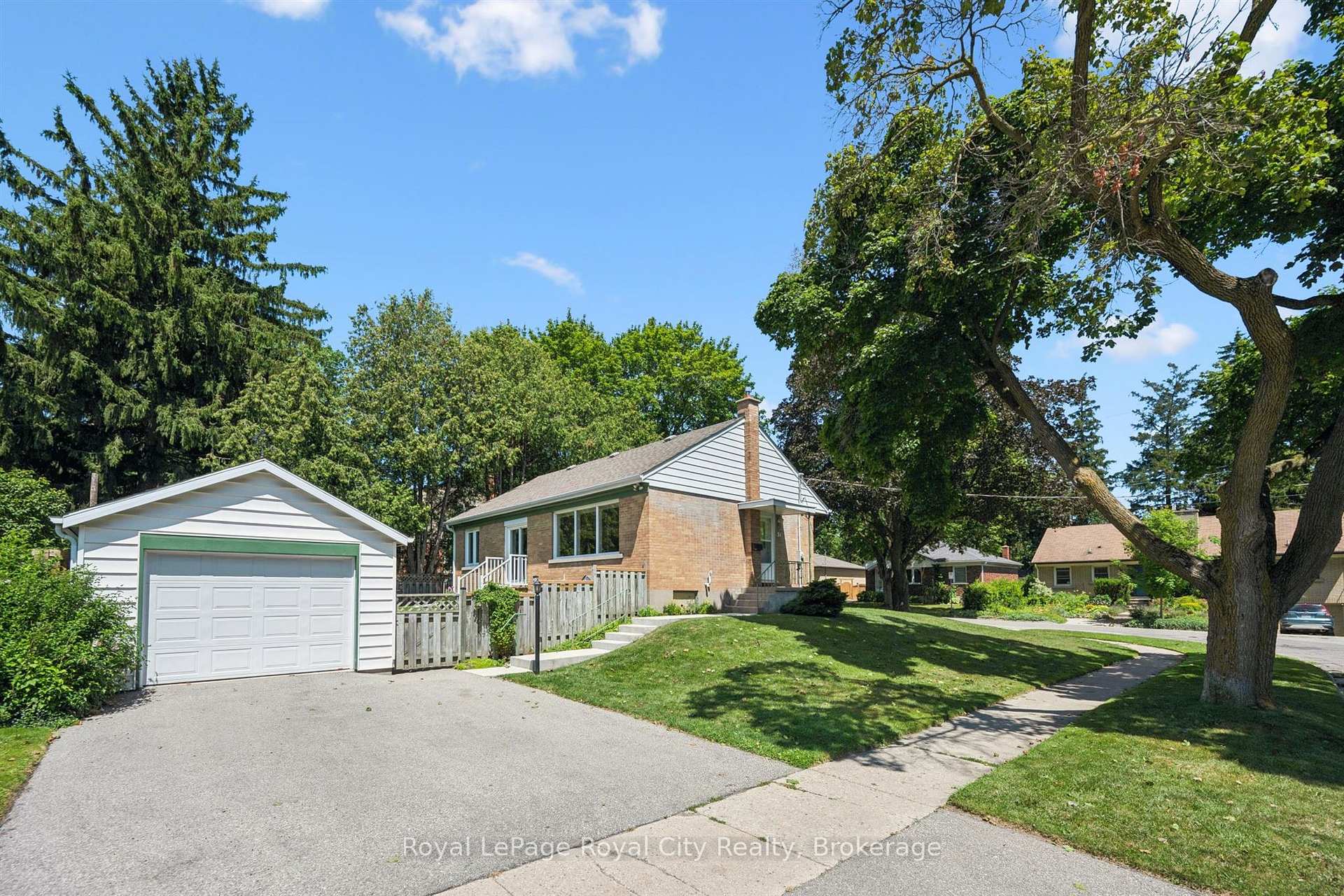 Photo 35 of 31 Torrance Crescent, Guelph, Exhibition Park — HOMEH