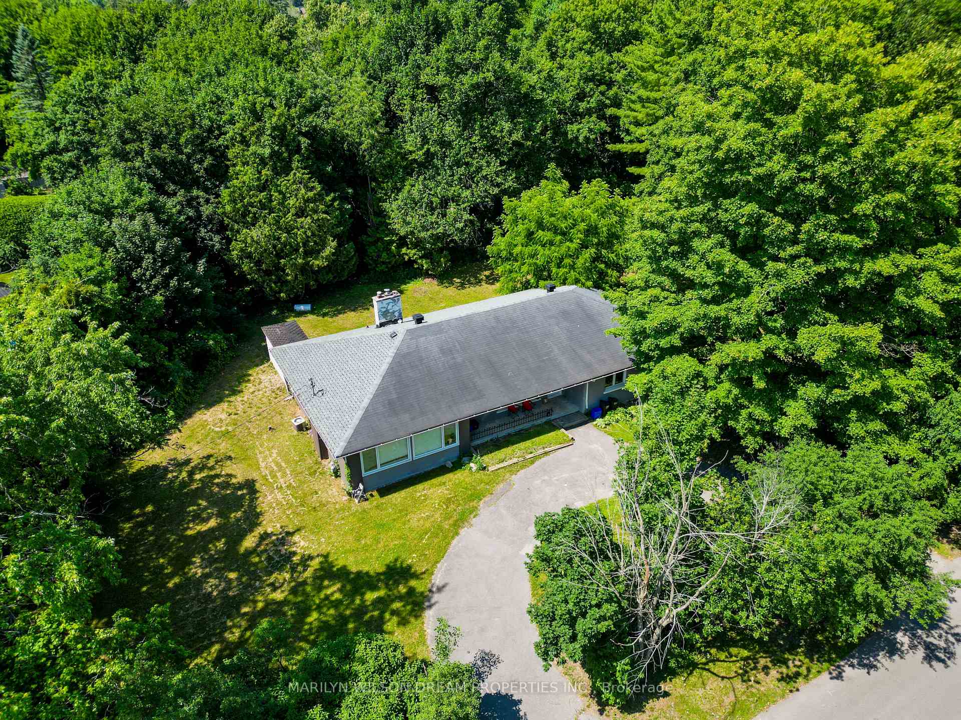 Photo 2 of 10 Cedar Road, Ottawa, Rothwell Heights — HOMEH