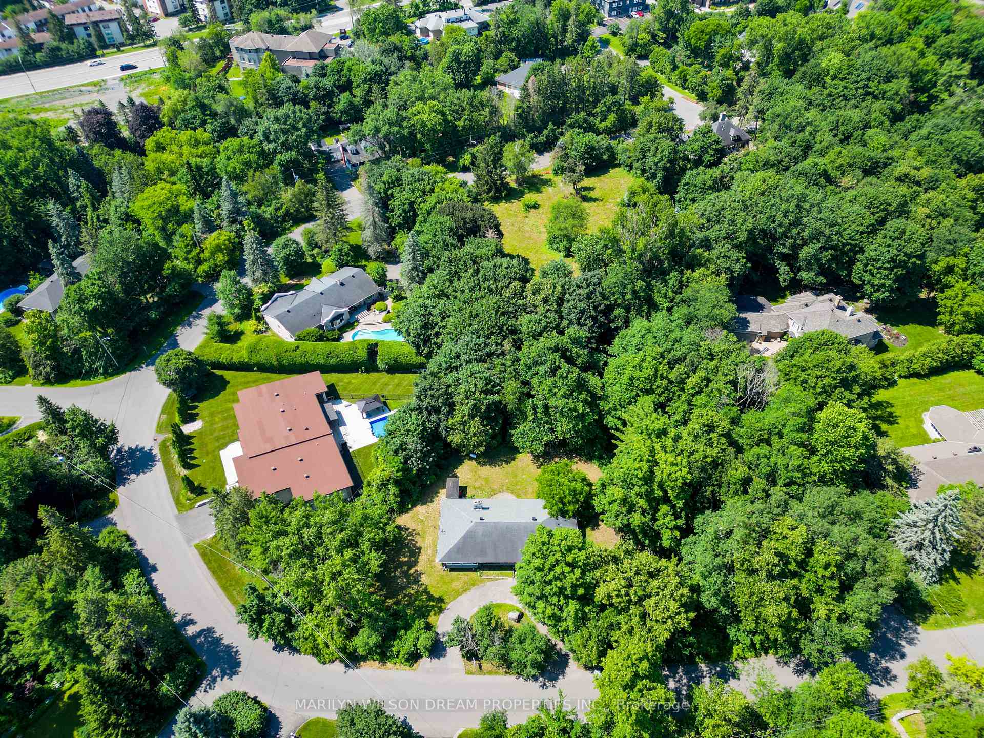 Photo 3 of 10 Cedar Road, Ottawa, Rothwell Heights — HOMEH