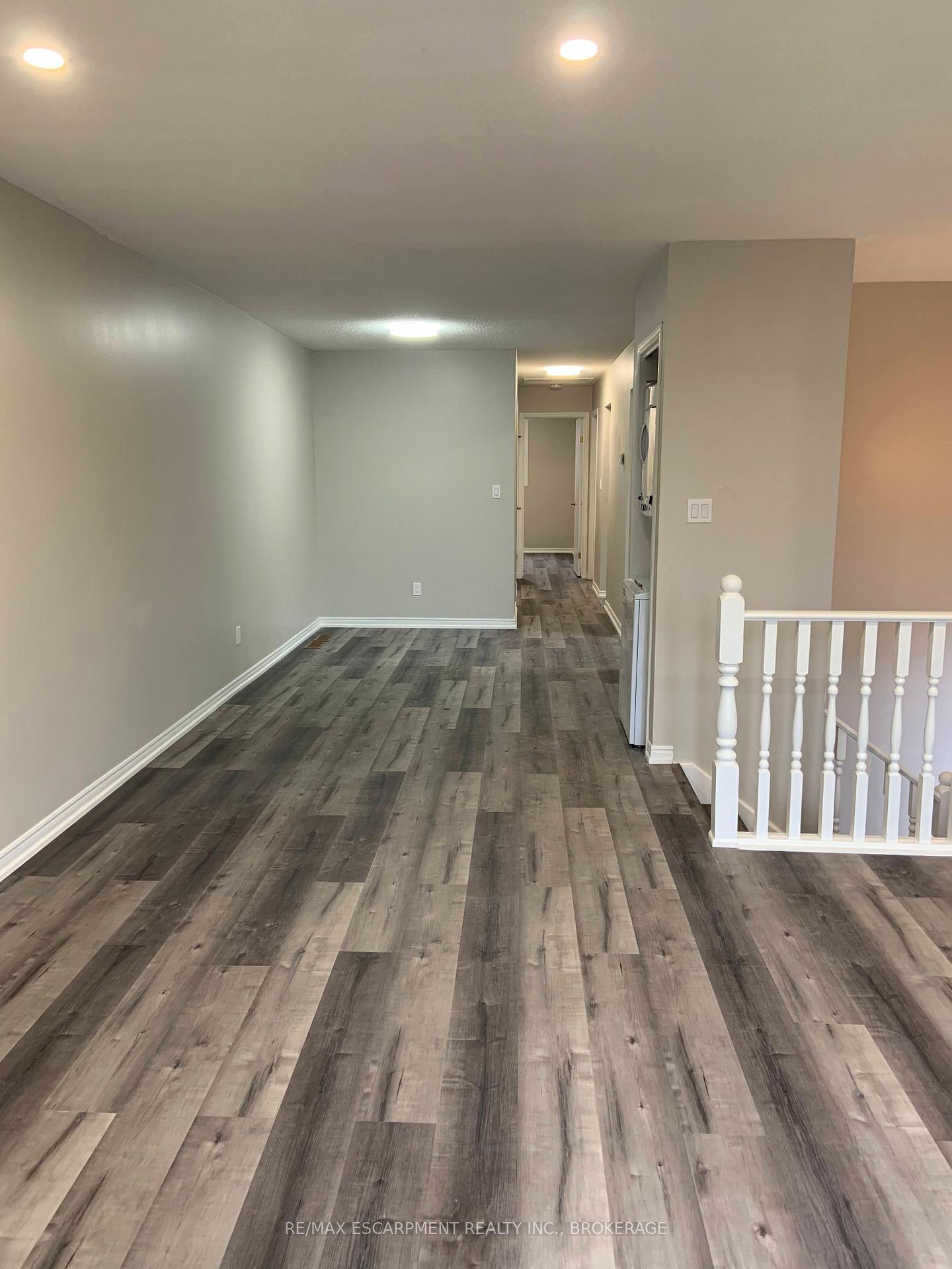 Photo 2 of Unit Main, 87 Chapel Hill Crescent, Welland, N. Welland — HOMEH