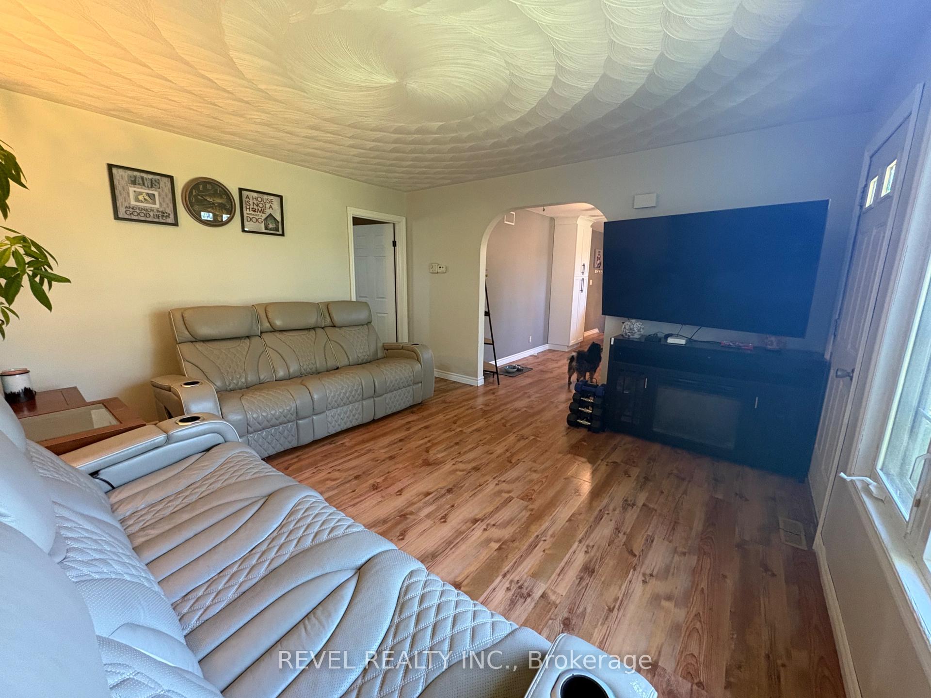 Photo 9 of 364 Genier Road, Cochrane — HOMEH