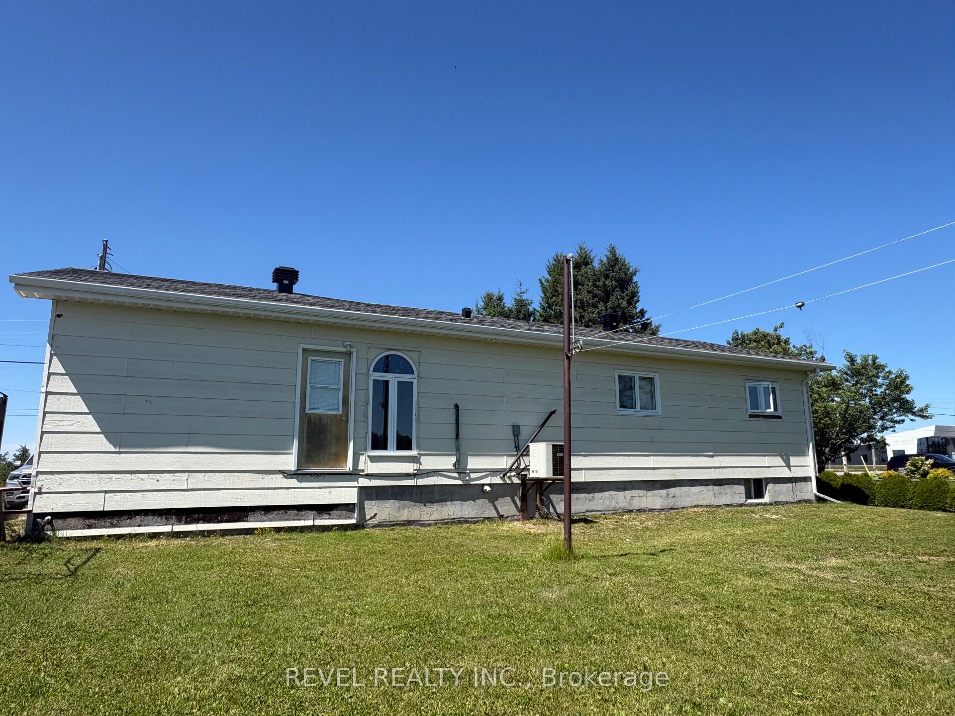 Photo 23 of 364 Genier Road, Cochrane — HOMEH