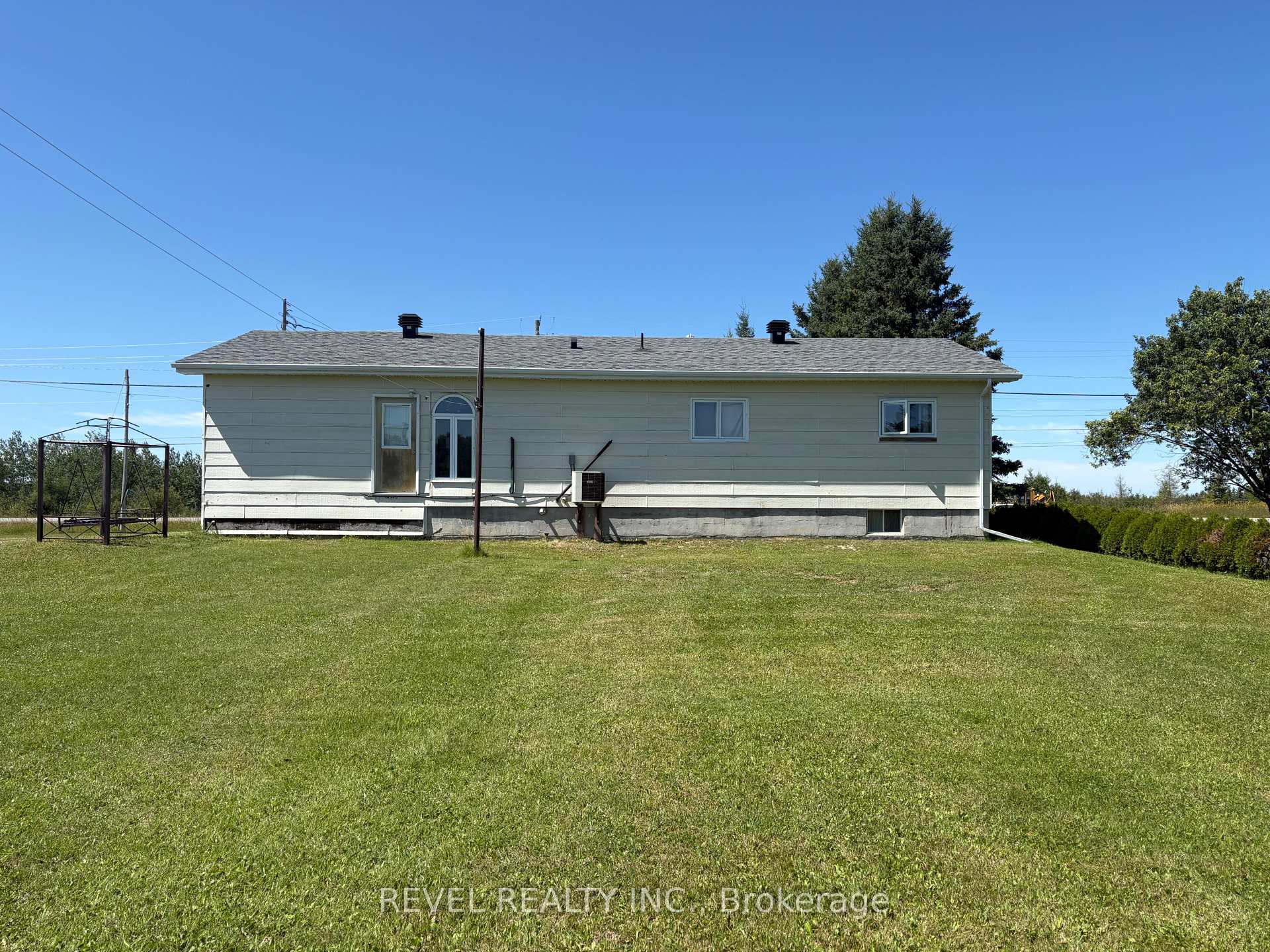 Photo 24 of 364 Genier Road, Cochrane — HOMEH