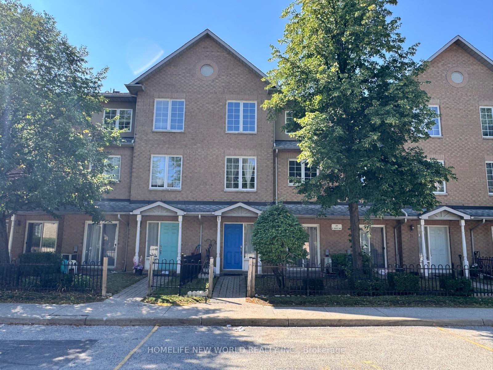 Photo 2 of Unit 12, 21 St. Moritz Way, Markham, Unionville — HOMEH