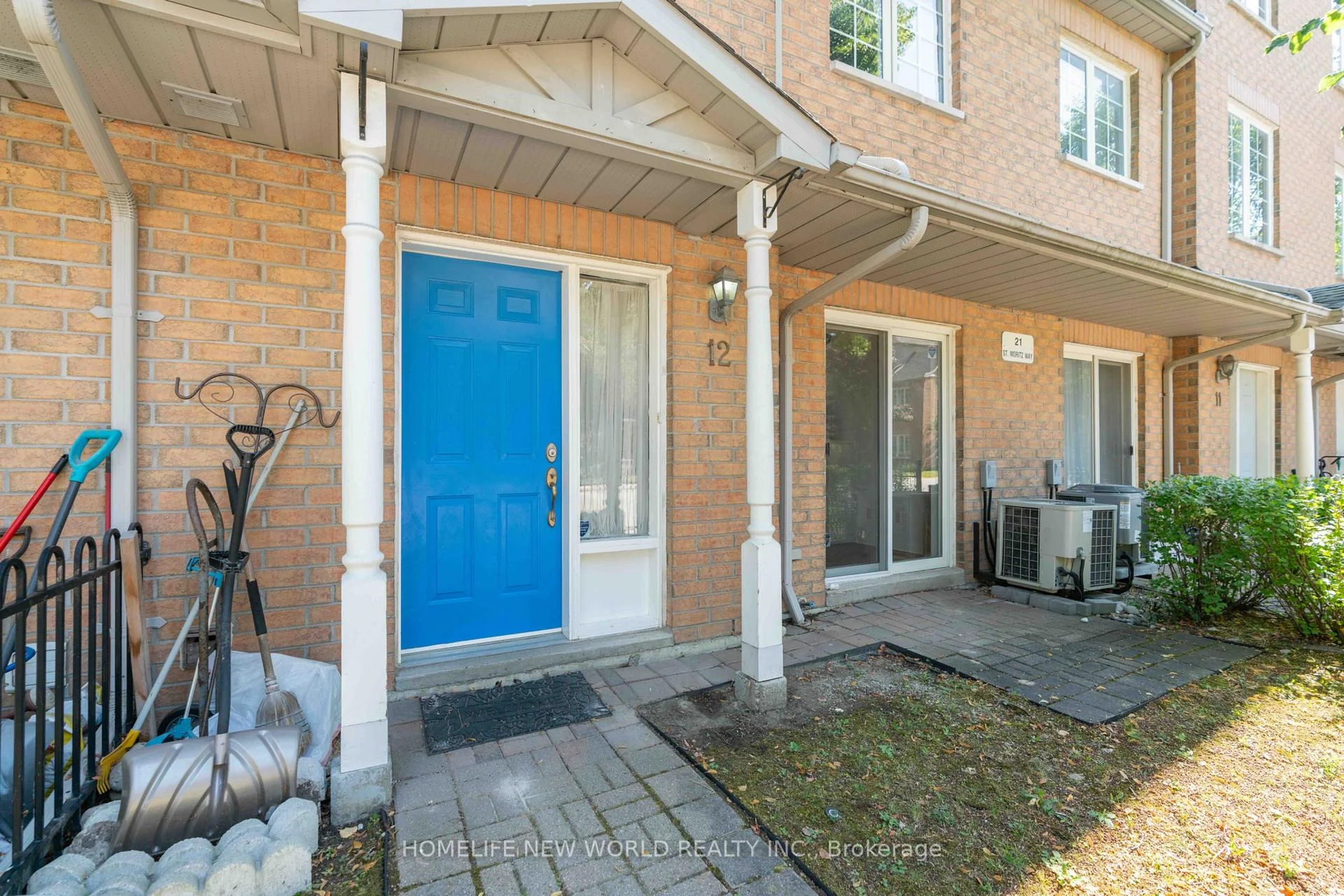 Photo 4 of Unit 12, 21 St. Moritz Way, Markham, Unionville — HOMEH