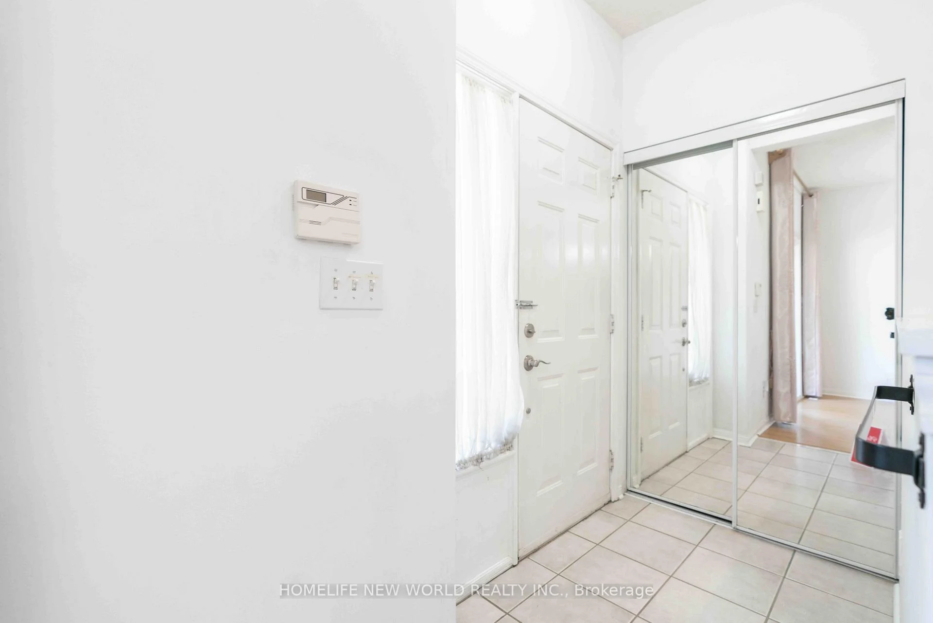 Photo 8 of Unit 12, 21 St. Moritz Way, Markham, Unionville — HOMEH