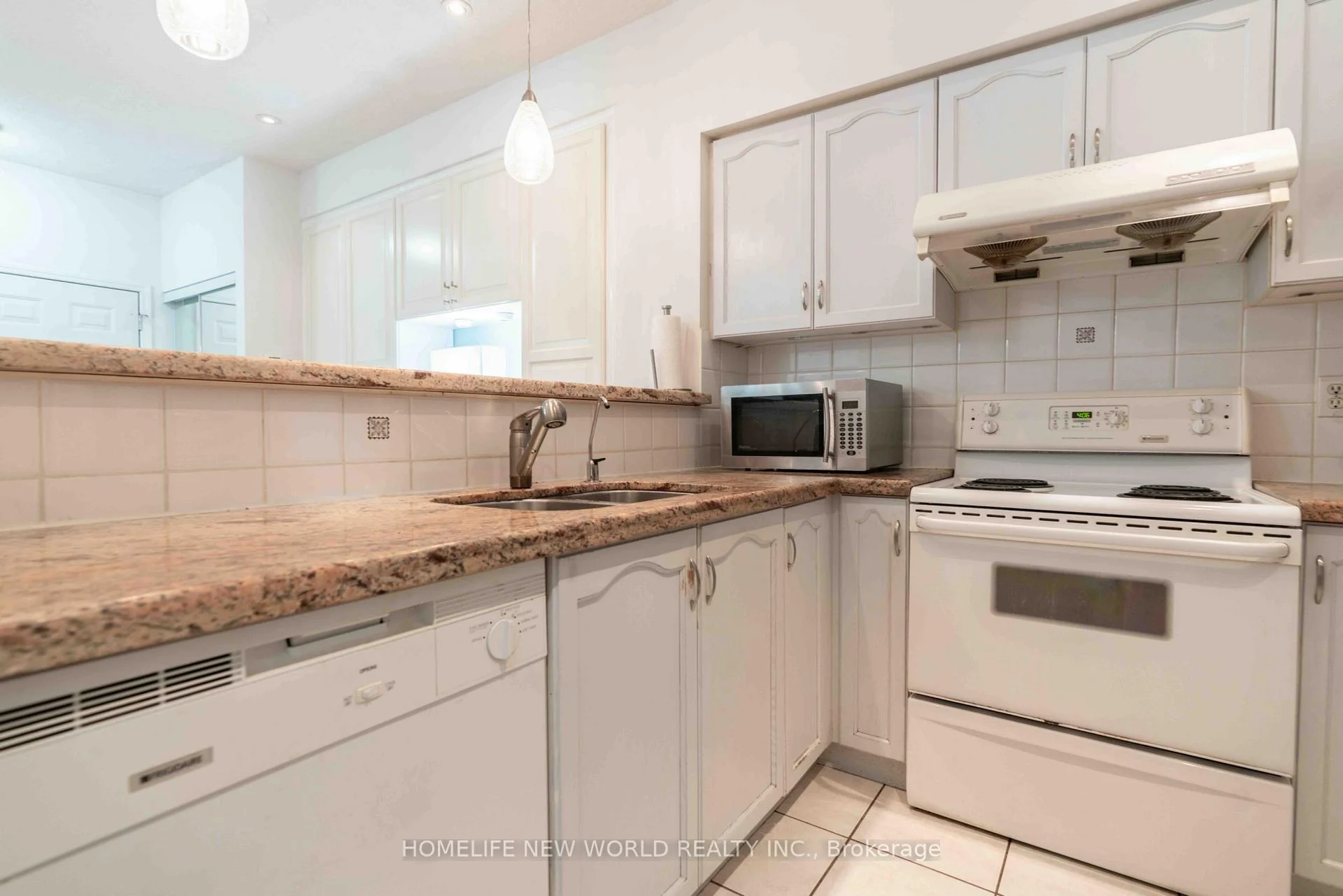 Photo 34 of Unit 12, 21 St. Moritz Way, Markham, Unionville — HOMEH