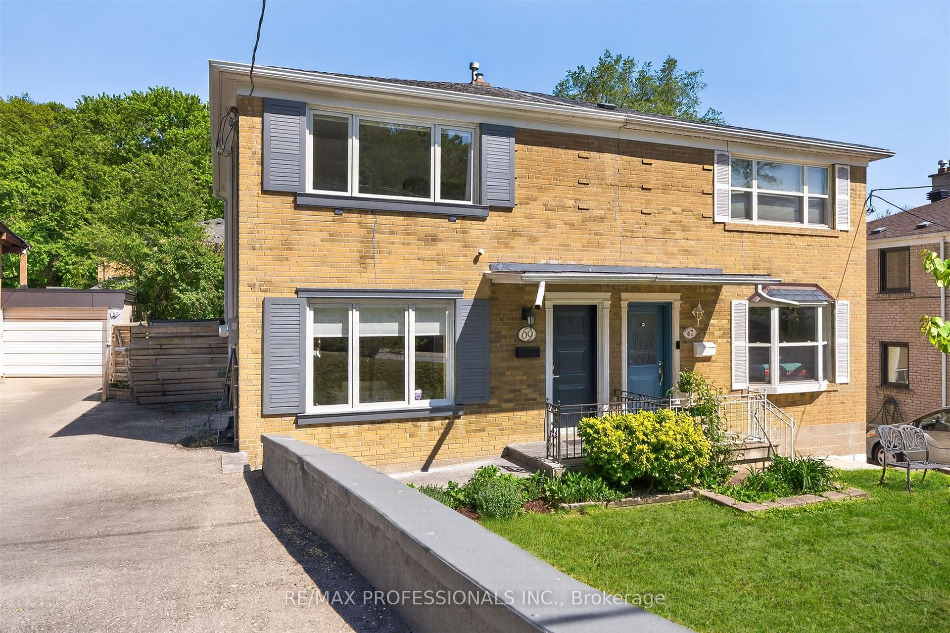 Photo 2 of 69 Skylark Road, Toronto, Lambton Baby Point — HOMEH