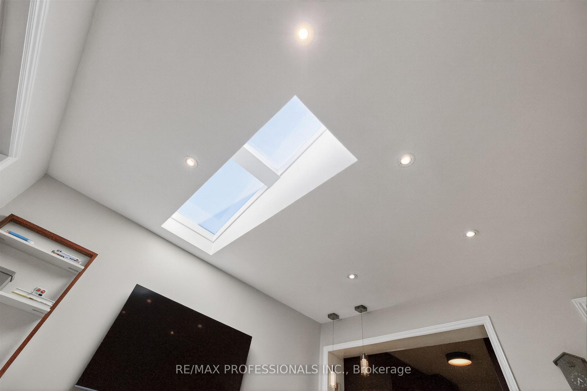 Photo 15 of 69 Skylark Road, Toronto, Lambton Baby Point — HOMEH