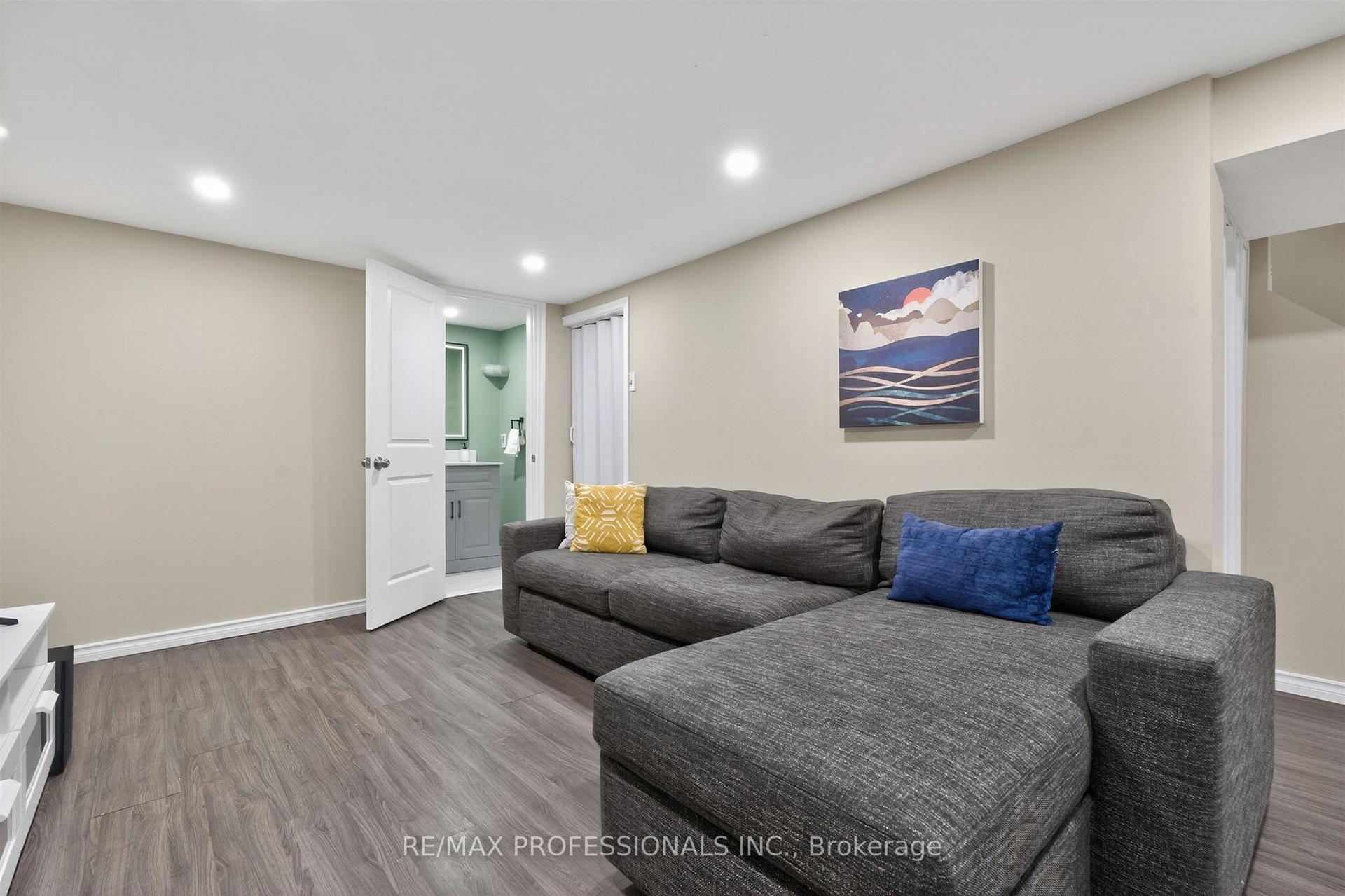 Photo 32 of 69 Skylark Road, Toronto, Lambton Baby Point — HOMEH
