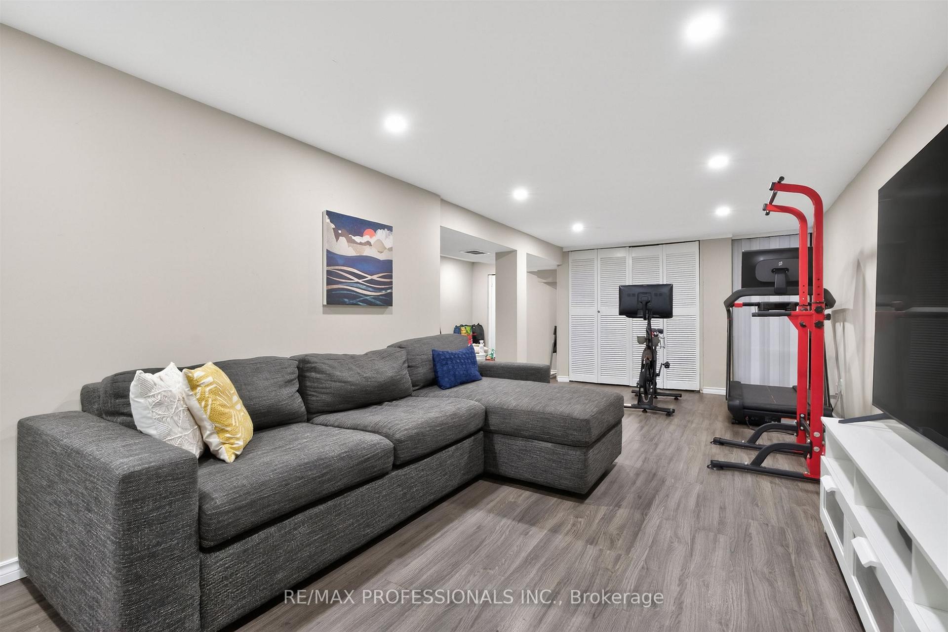 Photo 33 of 69 Skylark Road, Toronto, Lambton Baby Point — HOMEH