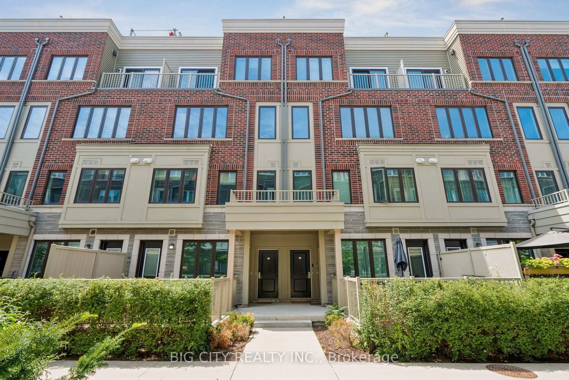 Front of Unit 25, 85 Eastwood Park Garden Trail