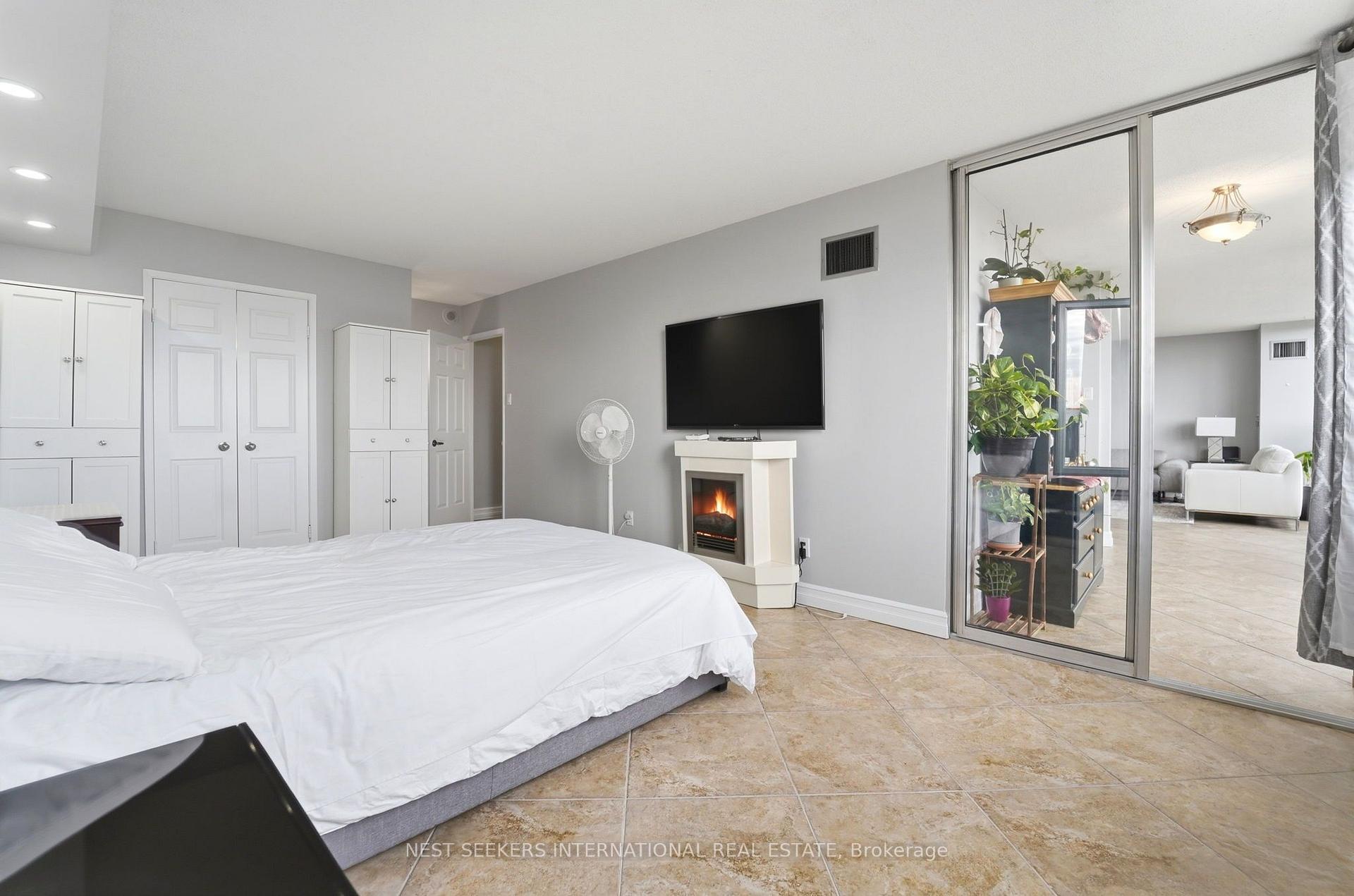 Photo 10 of Unit 811, 310 Mill Street, Brampton, Brampton South — HOMEH