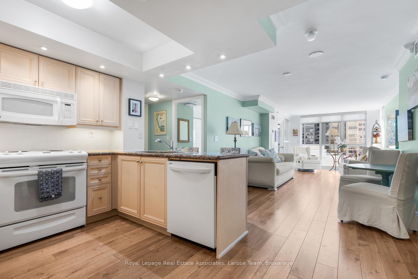 Photo 3 of Unit 2101, 3 Marine Parade Drive, Etobicoke, Mimico — HOMEH