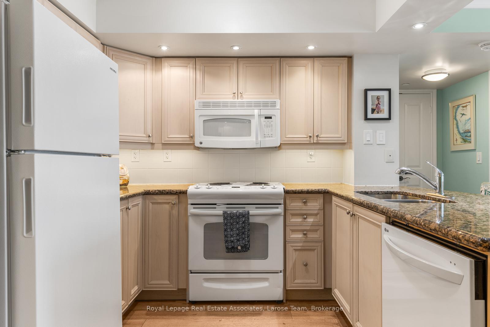 Photo 7 of Unit 2101, 3 Marine Parade Drive, Etobicoke, Mimico — HOMEH