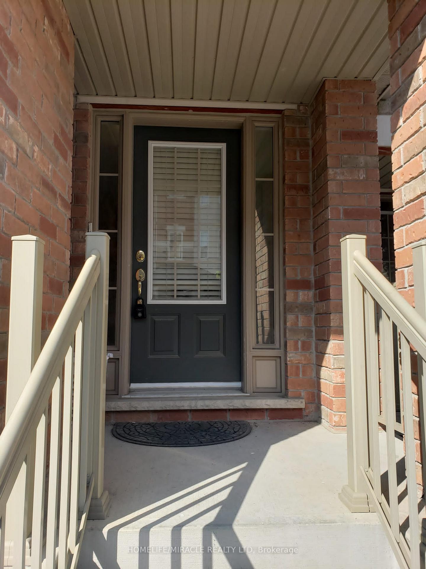 Photo 2 of 11 Shiff Crescent, Brampton, Heart Lake East — HOMEH