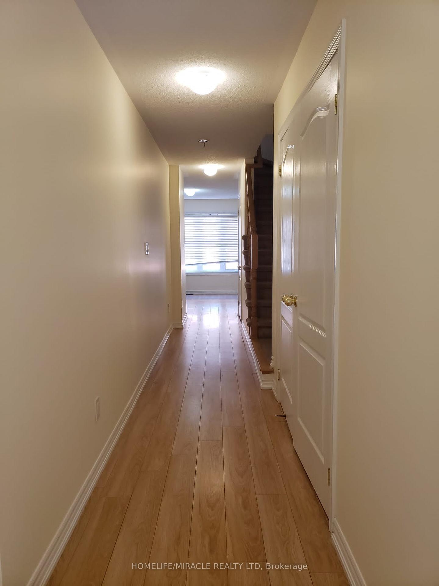 Photo 5 of 11 Shiff Crescent, Brampton, Heart Lake East — HOMEH