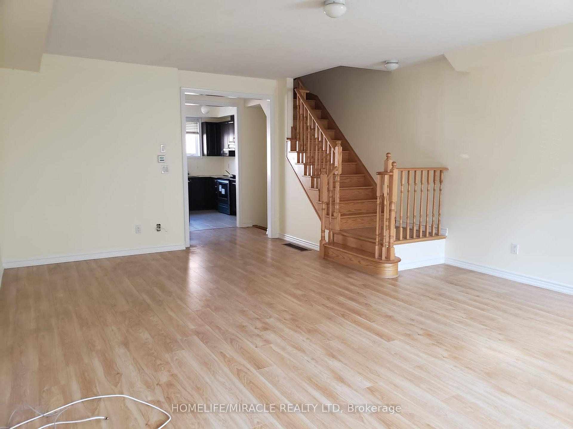 Photo 9 of 11 Shiff Crescent, Brampton, Heart Lake East — HOMEH