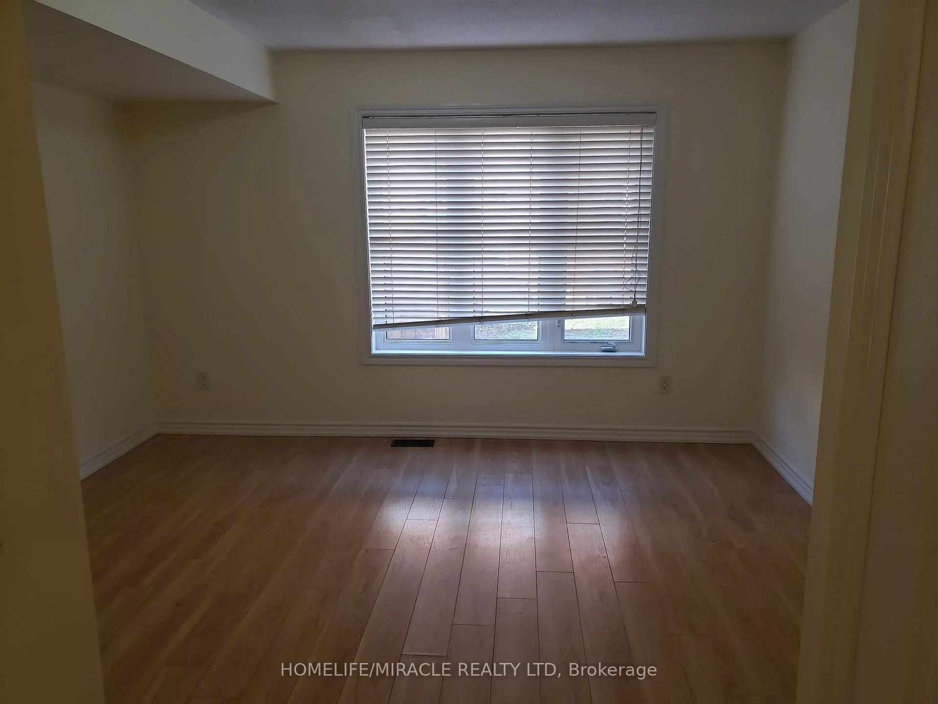 Photo 11 of 11 Shiff Crescent, Brampton, Heart Lake East — HOMEH