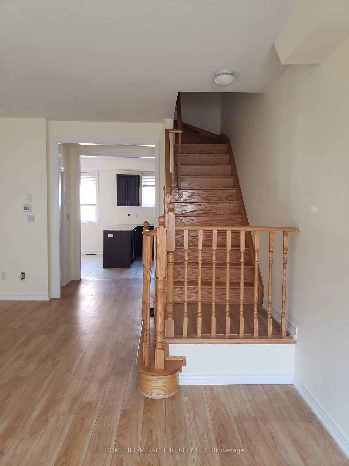 Photo 13 of 11 Shiff Crescent, Brampton, Heart Lake East — HOMEH