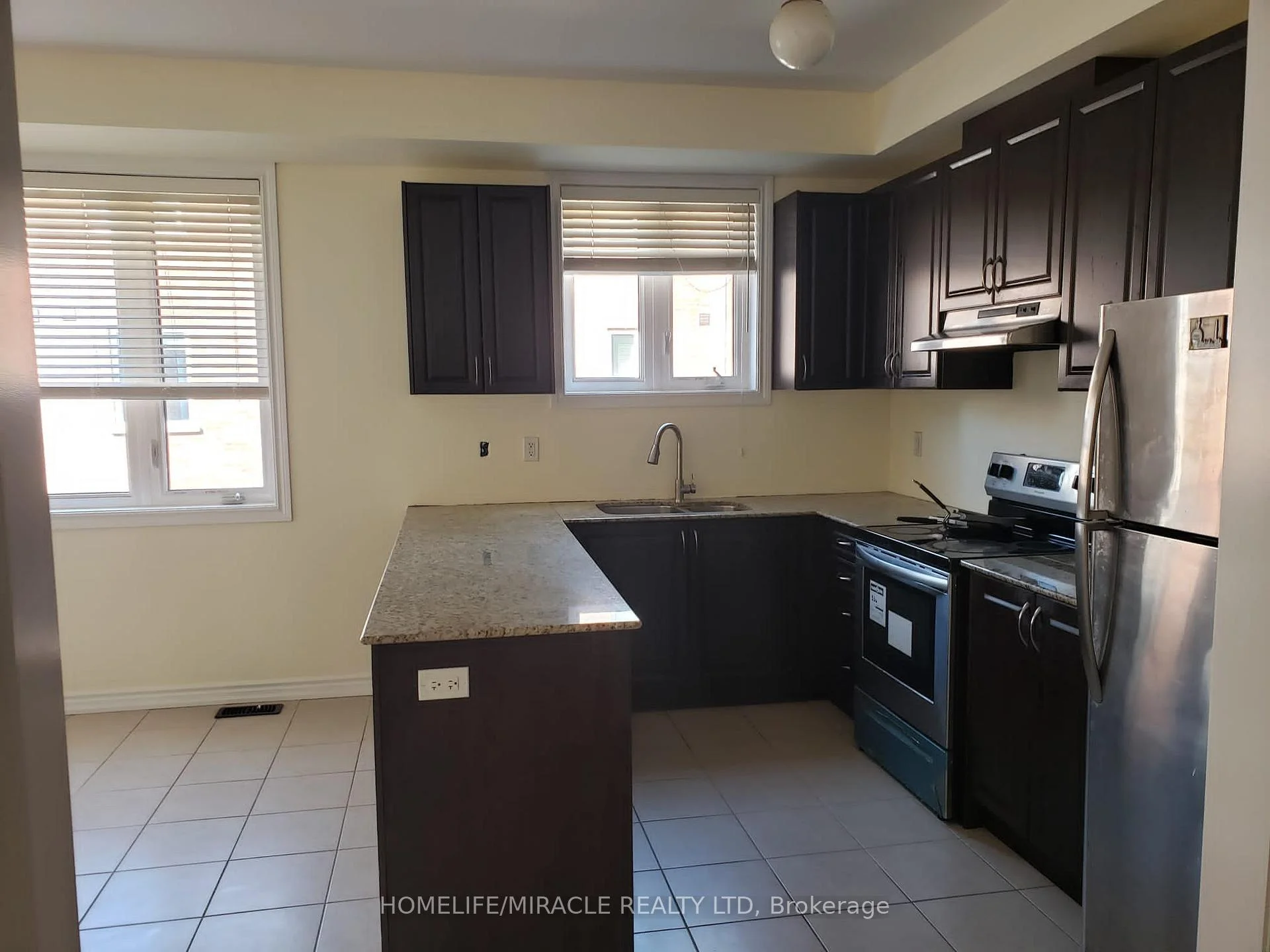 Photo 15 of 11 Shiff Crescent, Brampton, Heart Lake East — HOMEH